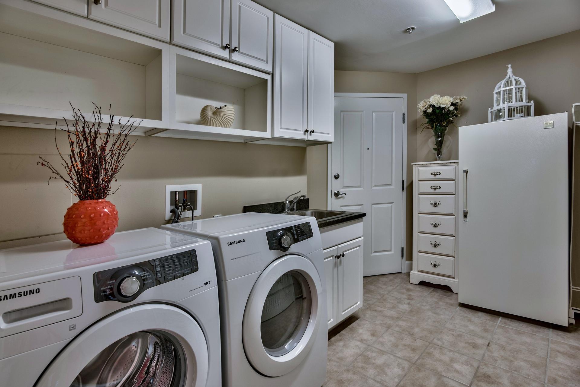 ONE WATER PLACE AT KELLY PLANTATION - Residential