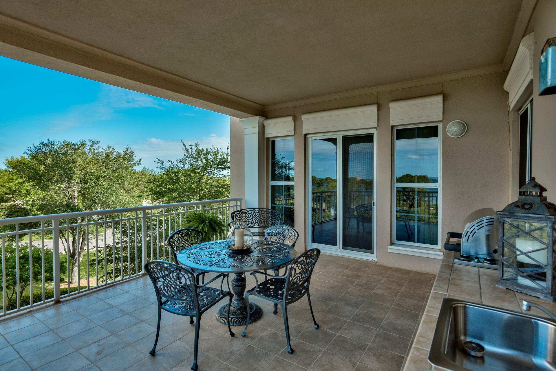 ONE WATER PLACE AT KELLY PLANTATION - Residential