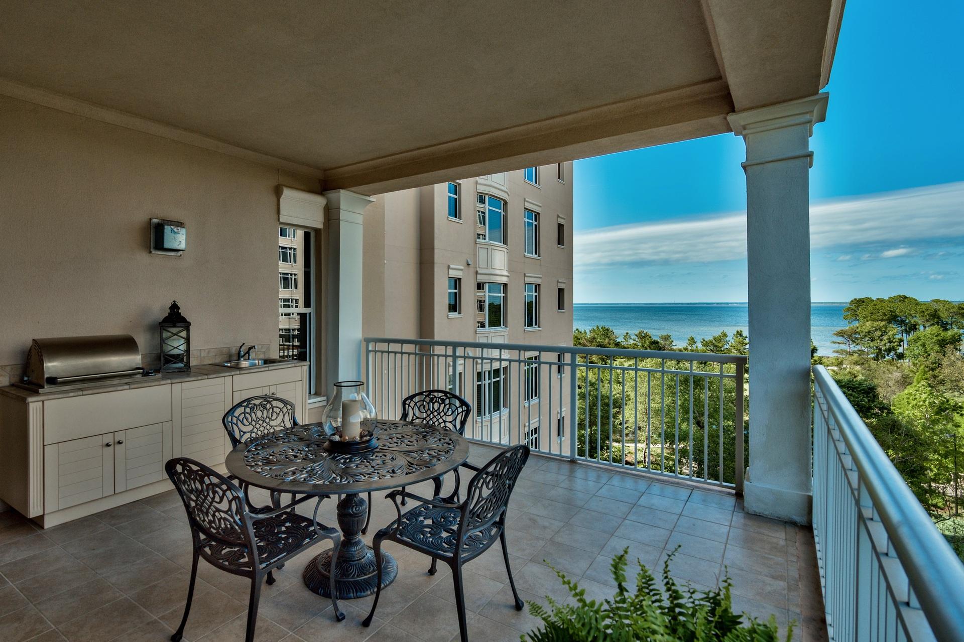 ONE WATER PLACE AT KELLY PLANTATION - Residential