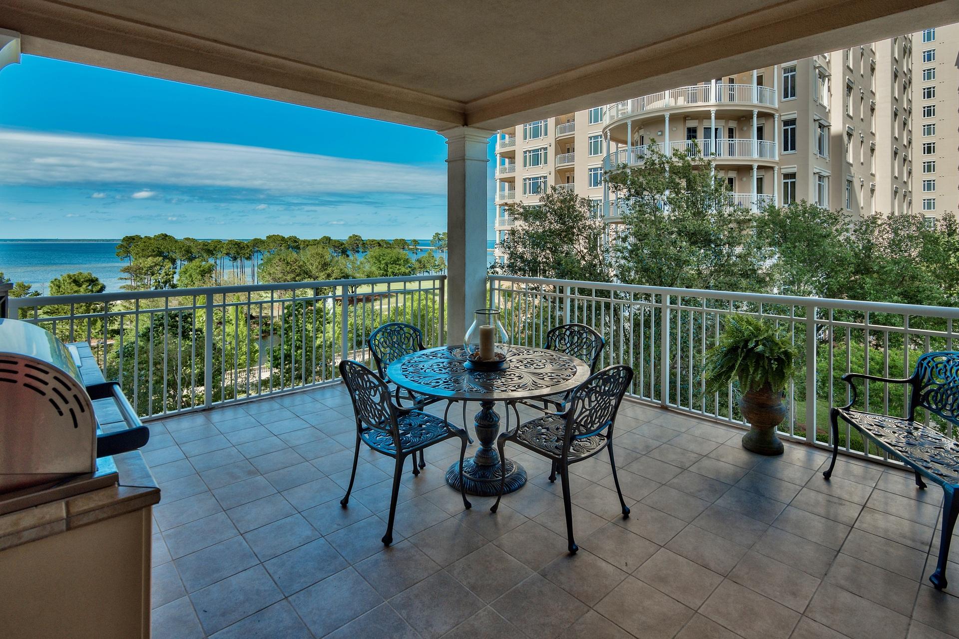 ONE WATER PLACE AT KELLY PLANTATION - Residential