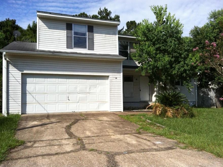 This conveniently-located home needs some TLC. With some new carpets, fresh paint, and some fix up, this could be a great investment. Lantern Ridge is just over a mile from Twin Hills Park and close to schools and shopping. Large family room with vaulted ceiling and a fireplace. The master suite is on the first floor.