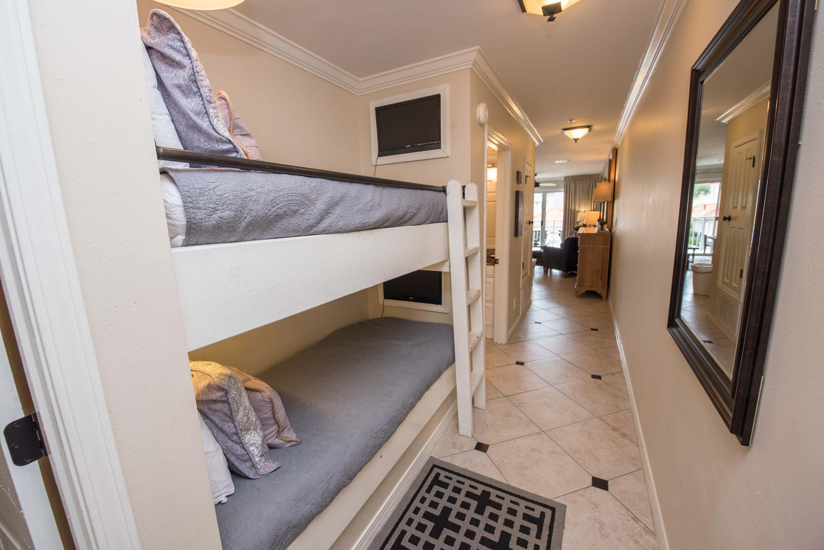 MARAVILLA CONDO 2 - Residential