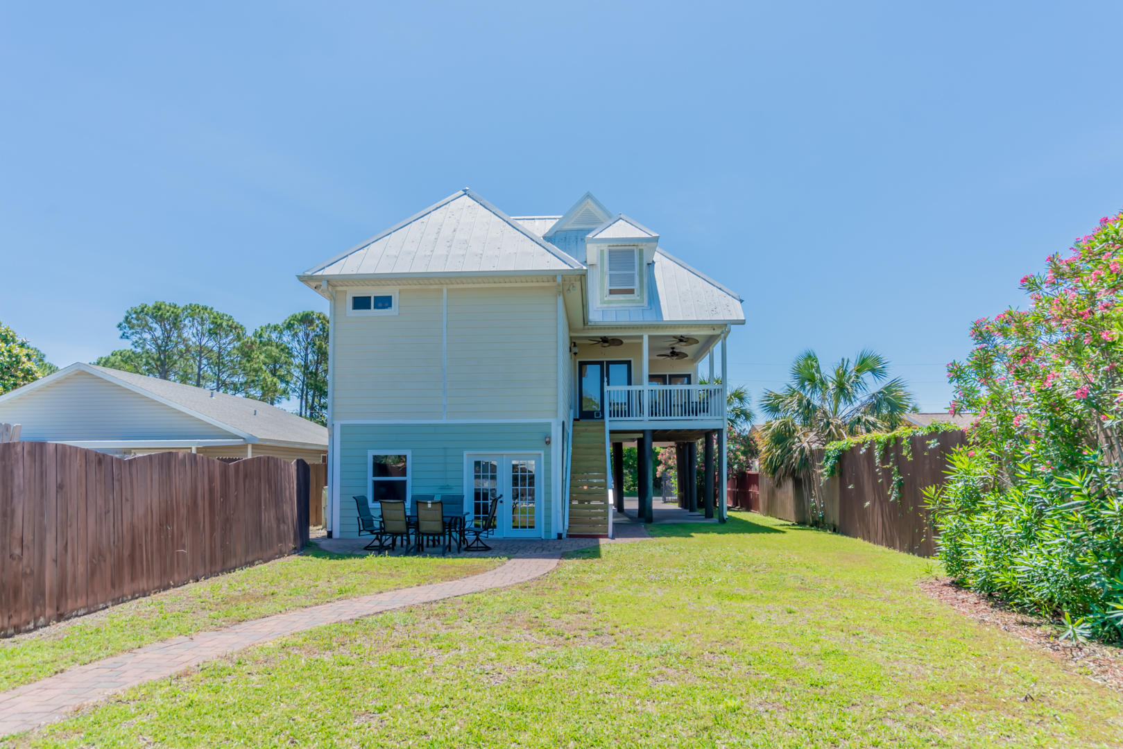 HOLIDAY BEACH UNIT 16 - Residential