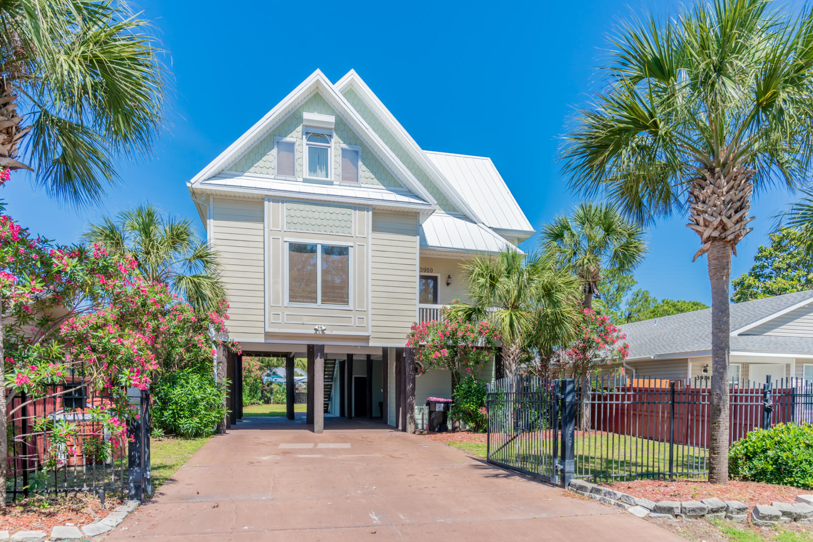 HOLIDAY BEACH UNIT 16 - Residential