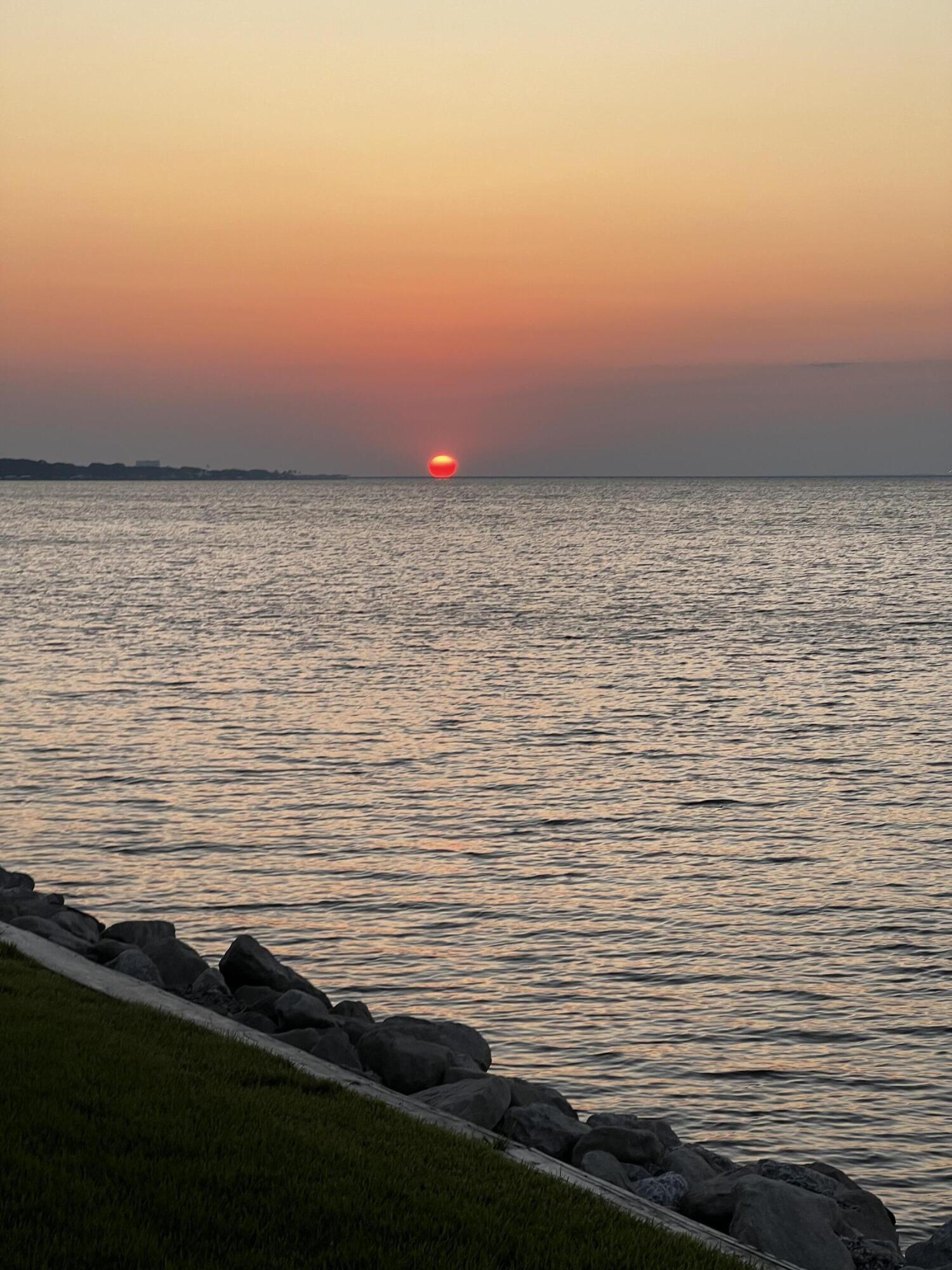 NORTH SHORE T/H - Residential