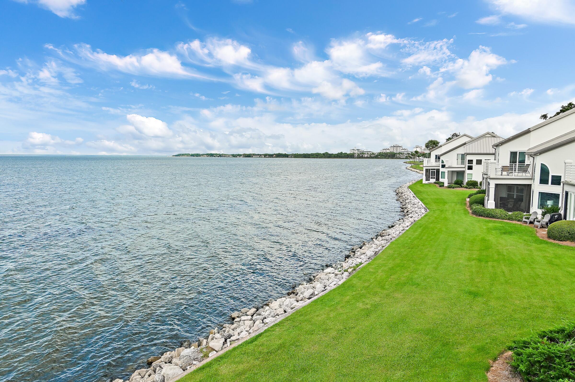 NORTH SHORE T/H - Residential