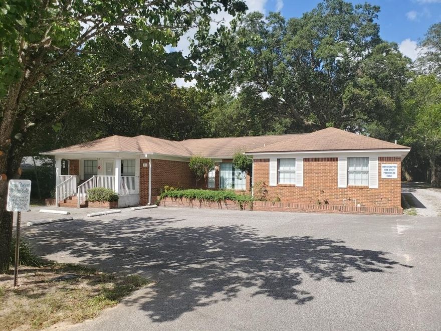 Great location on an active dentist/medical office in the heart of Fort Walton Beach!  Conveniently located a short distance off of Racetrack Rd in the Ocean City / Wright area of Fort Walton Beach.  Currently used as a dentist office.  Comfortable and roomy waiting and reception area.  Five exam rooms.  Private office.  Employee kitchen.  Storage room and utility room.   Ample parking.  Very well kept and up to date for anyone who needs a great location to do business!