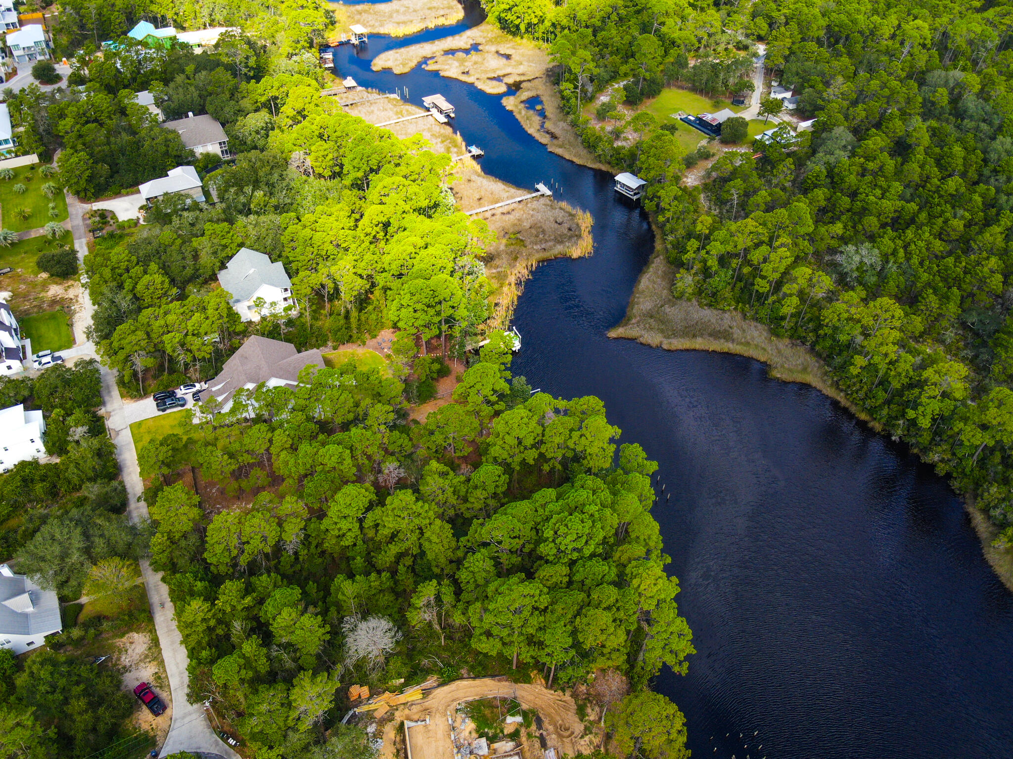 LAKESHORE ESTATES - Land