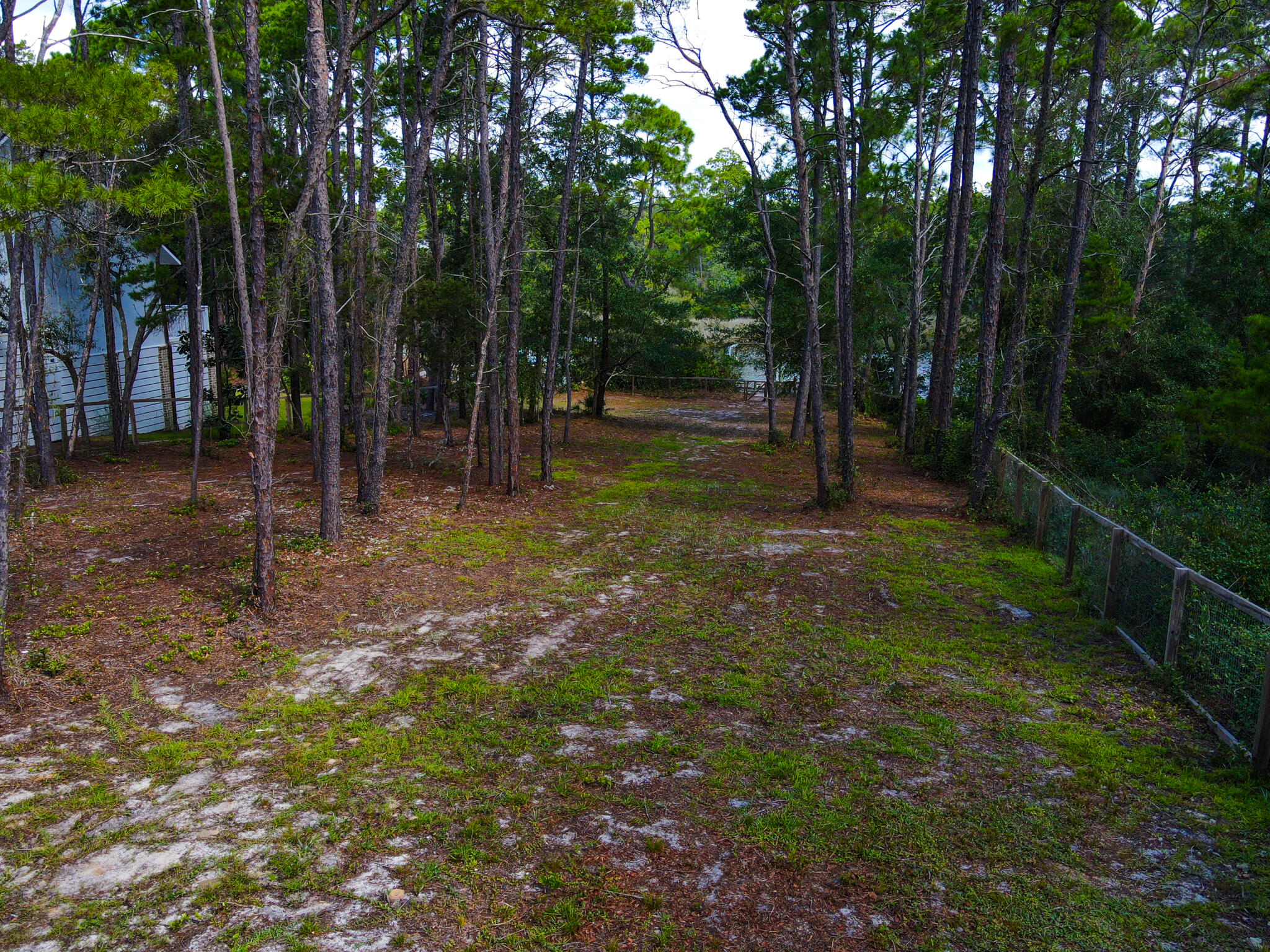 LAKESHORE ESTATES - Land