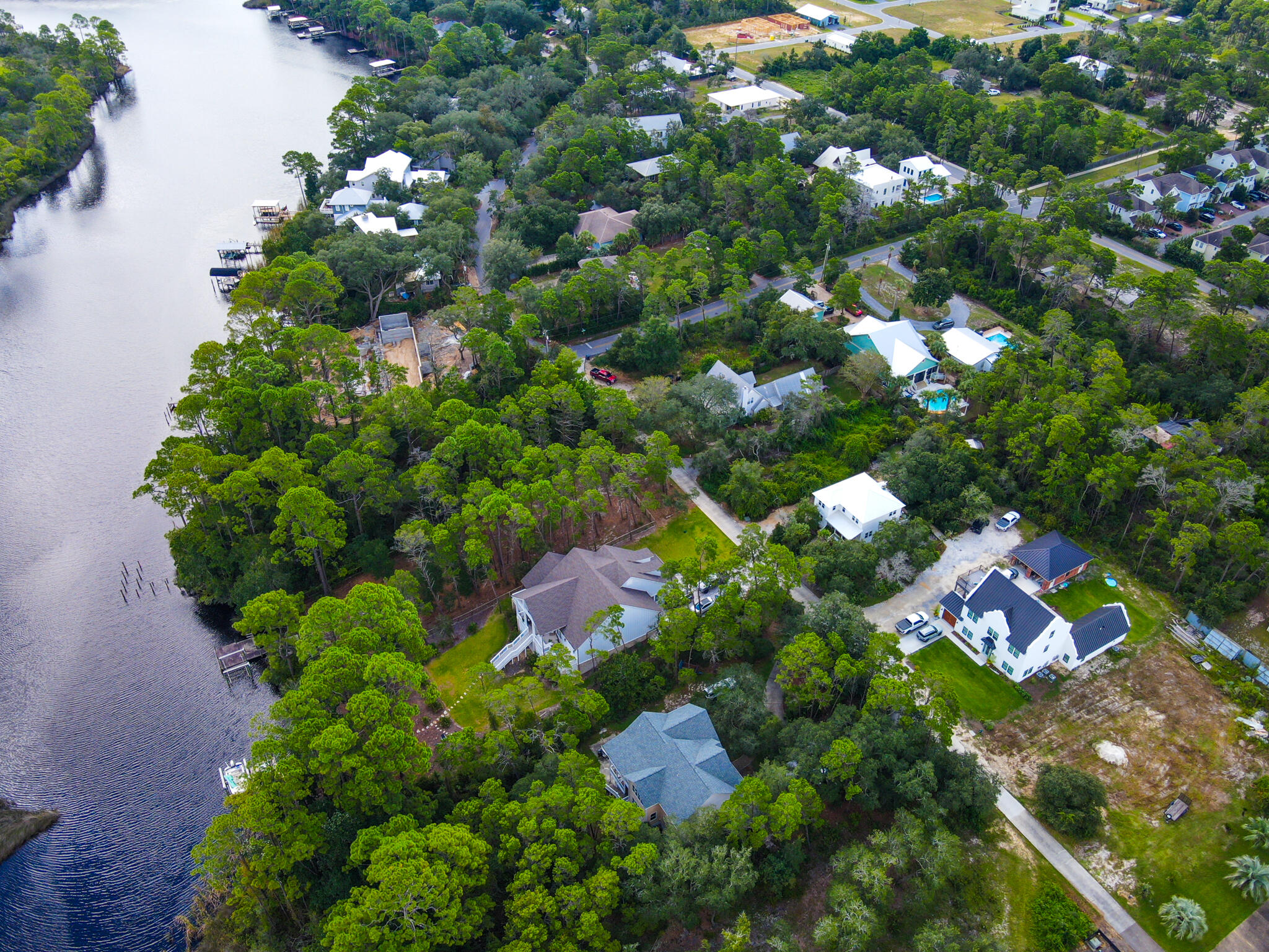 LAKESHORE ESTATES - Land