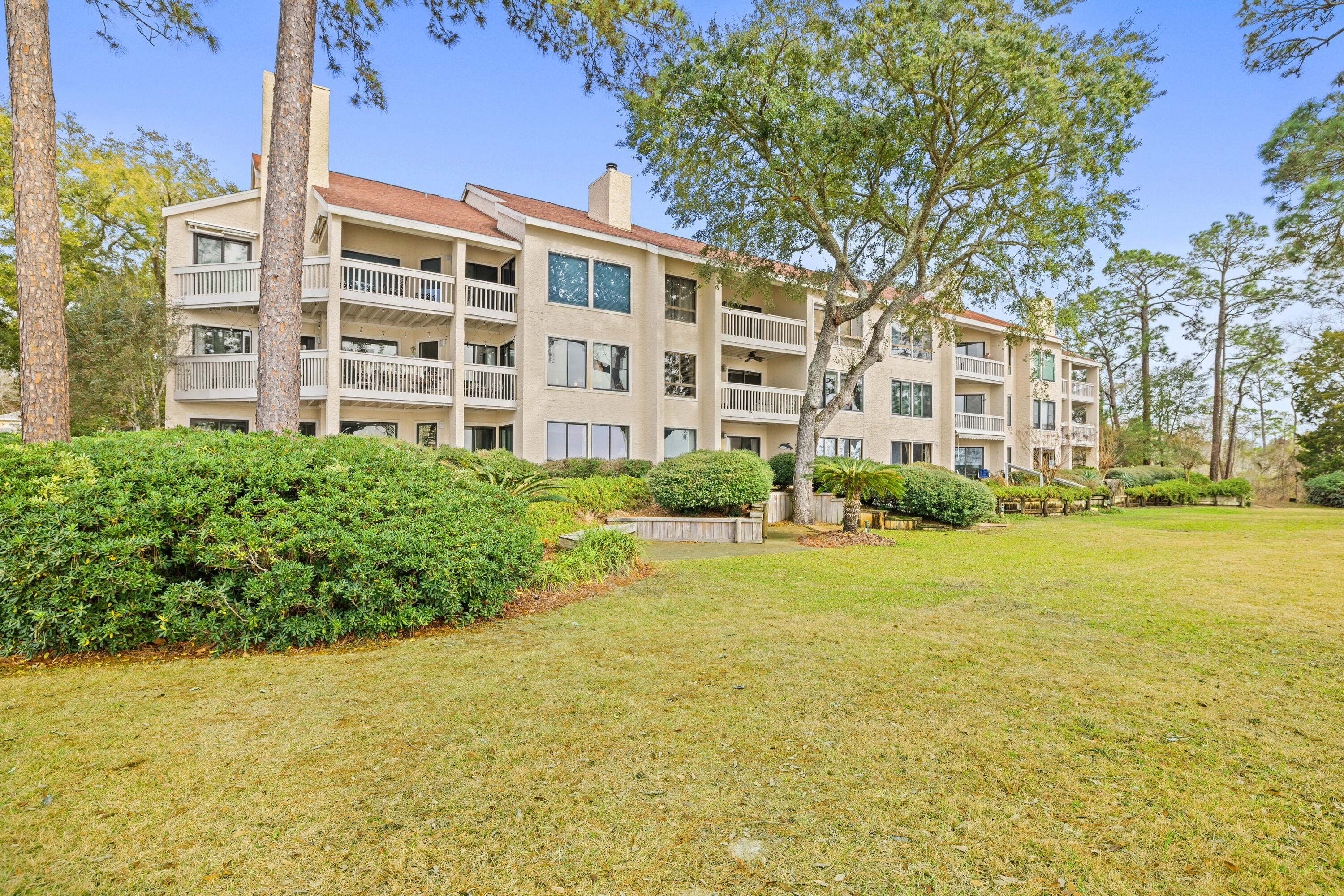 BAY VILLAS CONDOS - Residential
