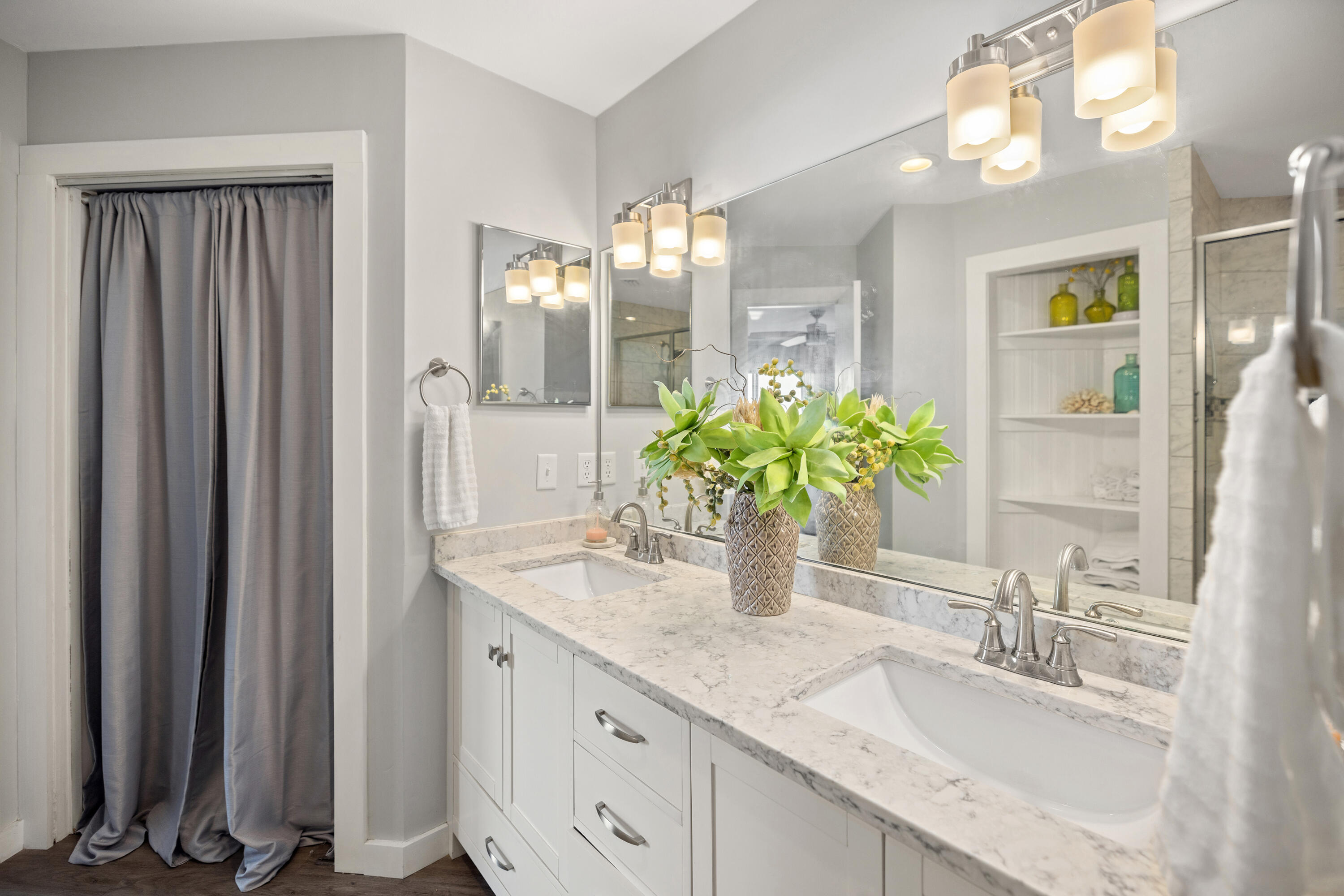 BAY VILLAS CONDOS - Residential