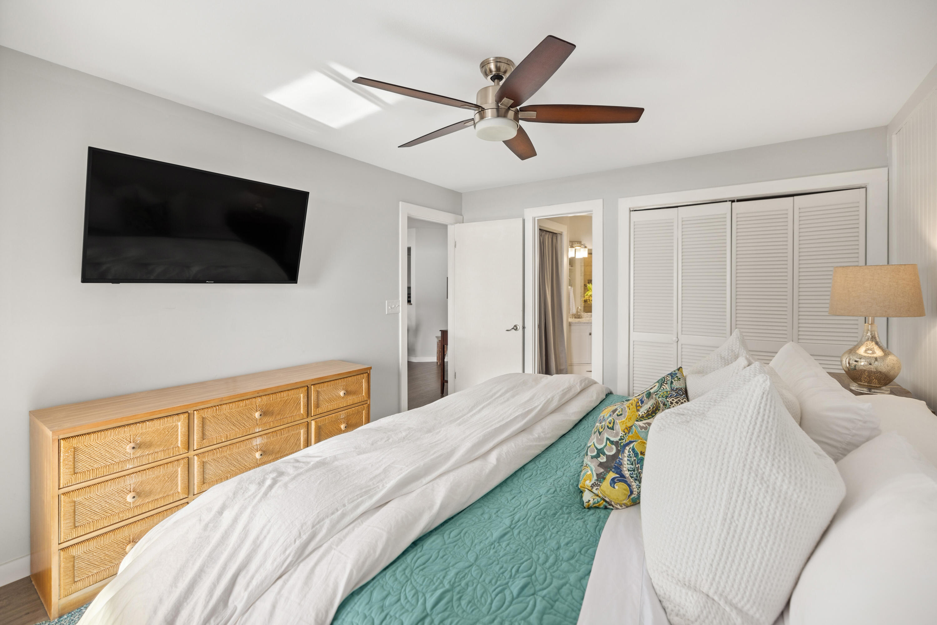 BAY VILLAS CONDOS - Residential