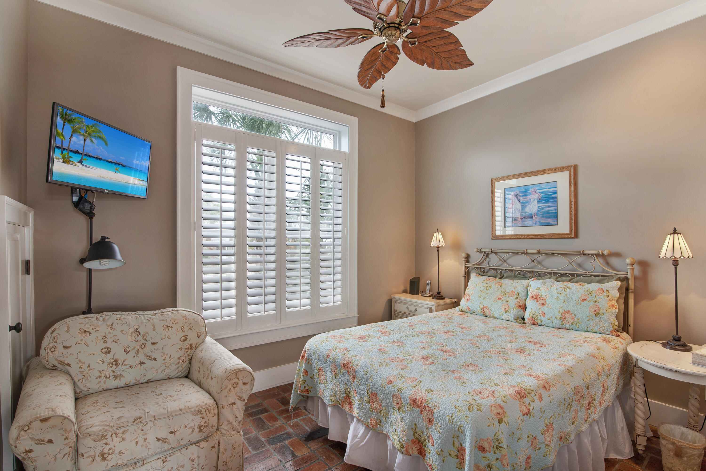 CRYSTAL SHORES - Residential