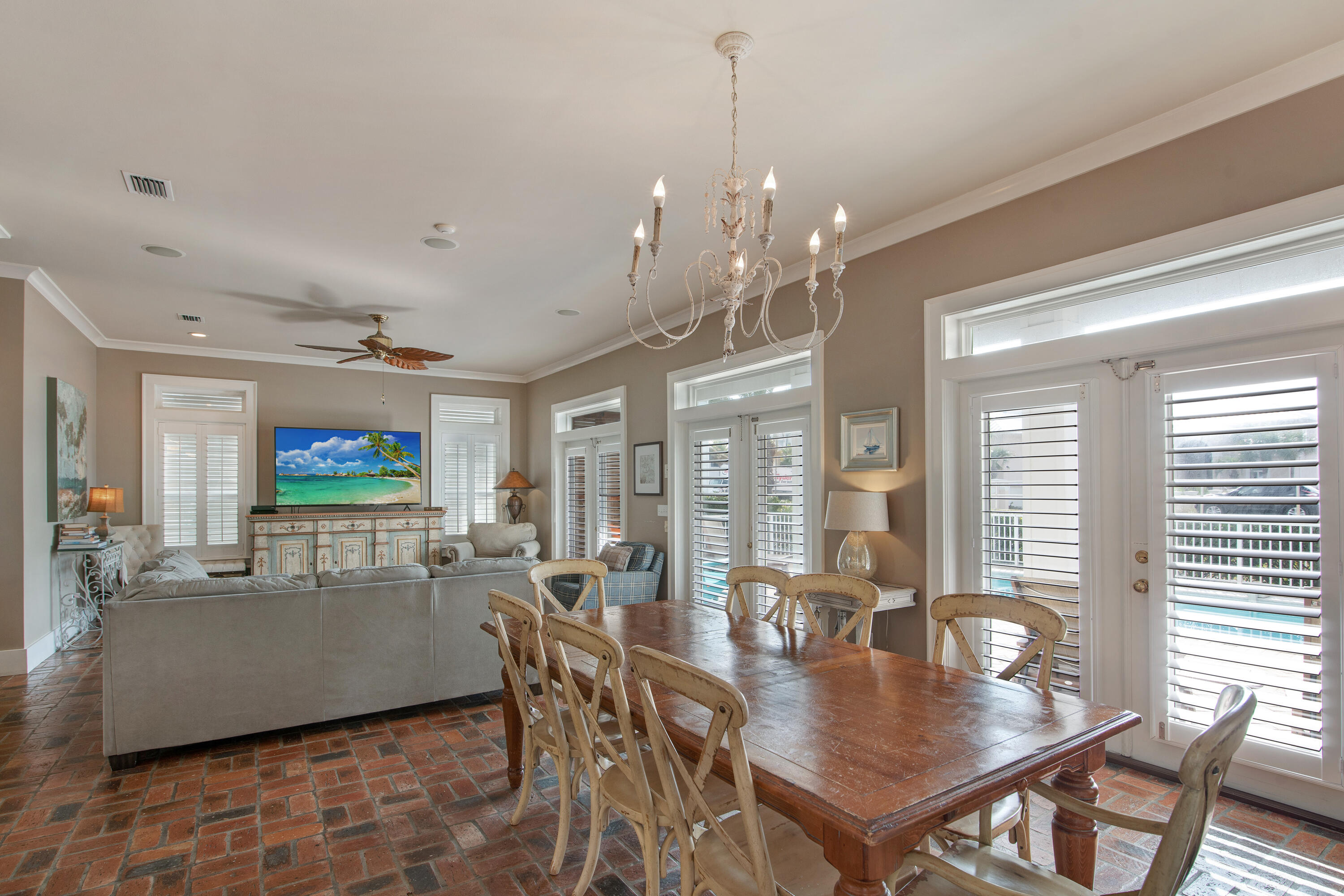 CRYSTAL SHORES - Residential