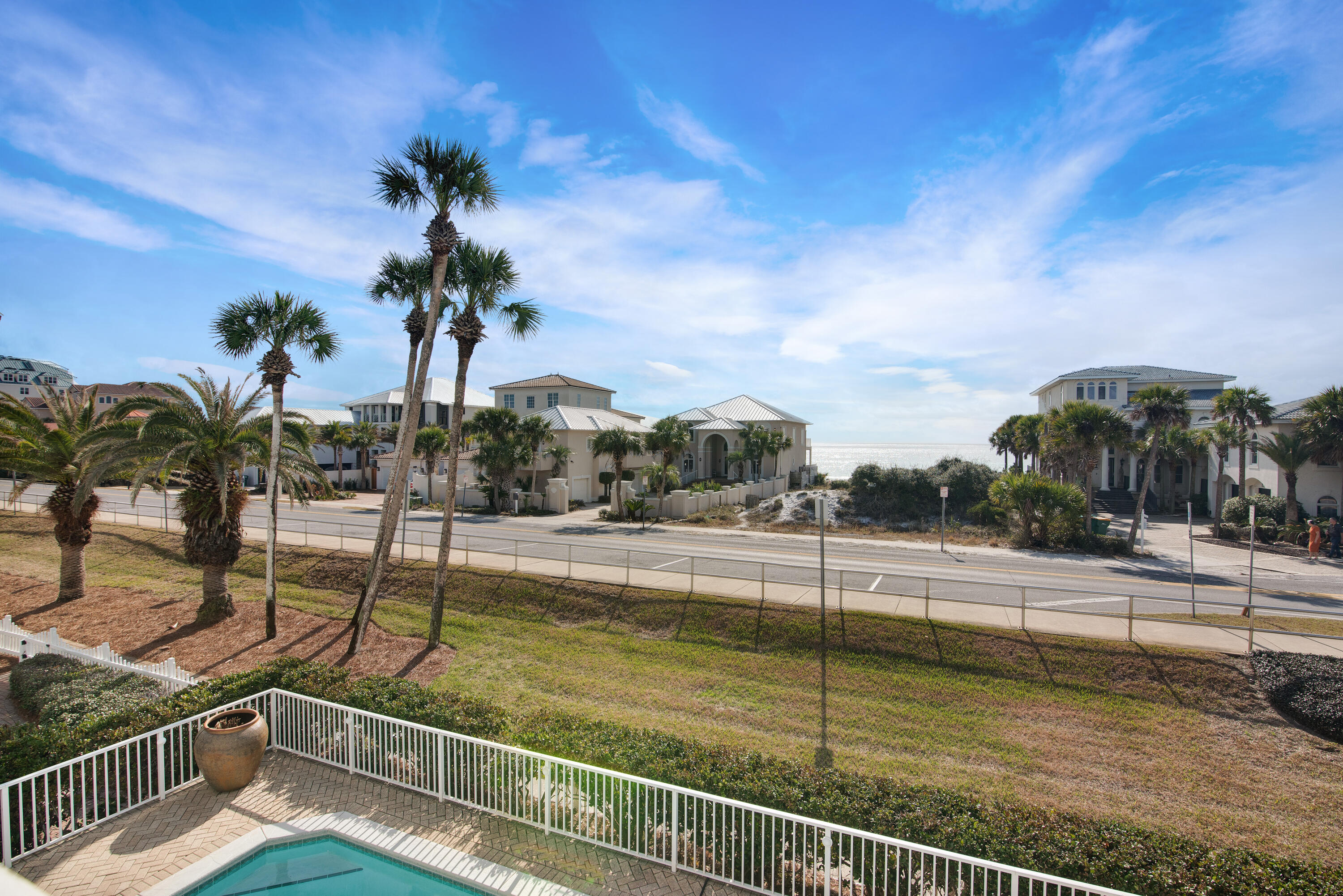 CRYSTAL SHORES - Residential