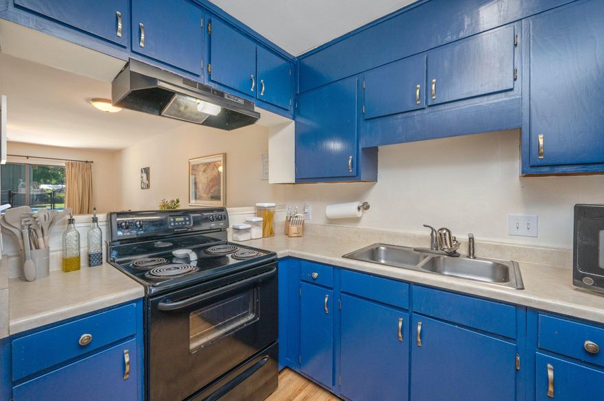 Just minutes from beaches, shopping, and both Eglin & Hurlburt AFB. Features include updated flooring, open living/dining area, functional kitchen with breakfast bar, spacious bedrooms, and private back patio with storage. Low HOA & community pool! Ideal for first-time buyers or investors!