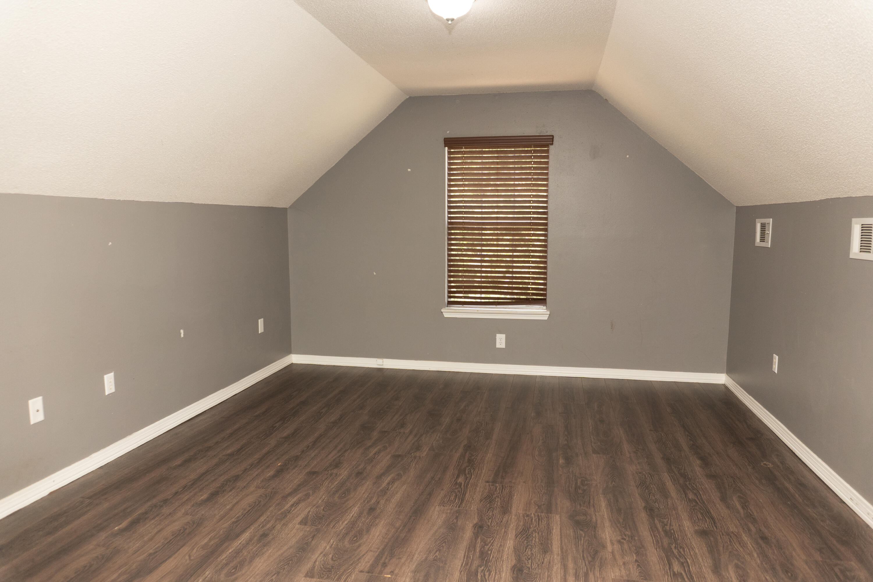 COUNTRYVIEW ESTATES 1ST ADDN - Residential Lease