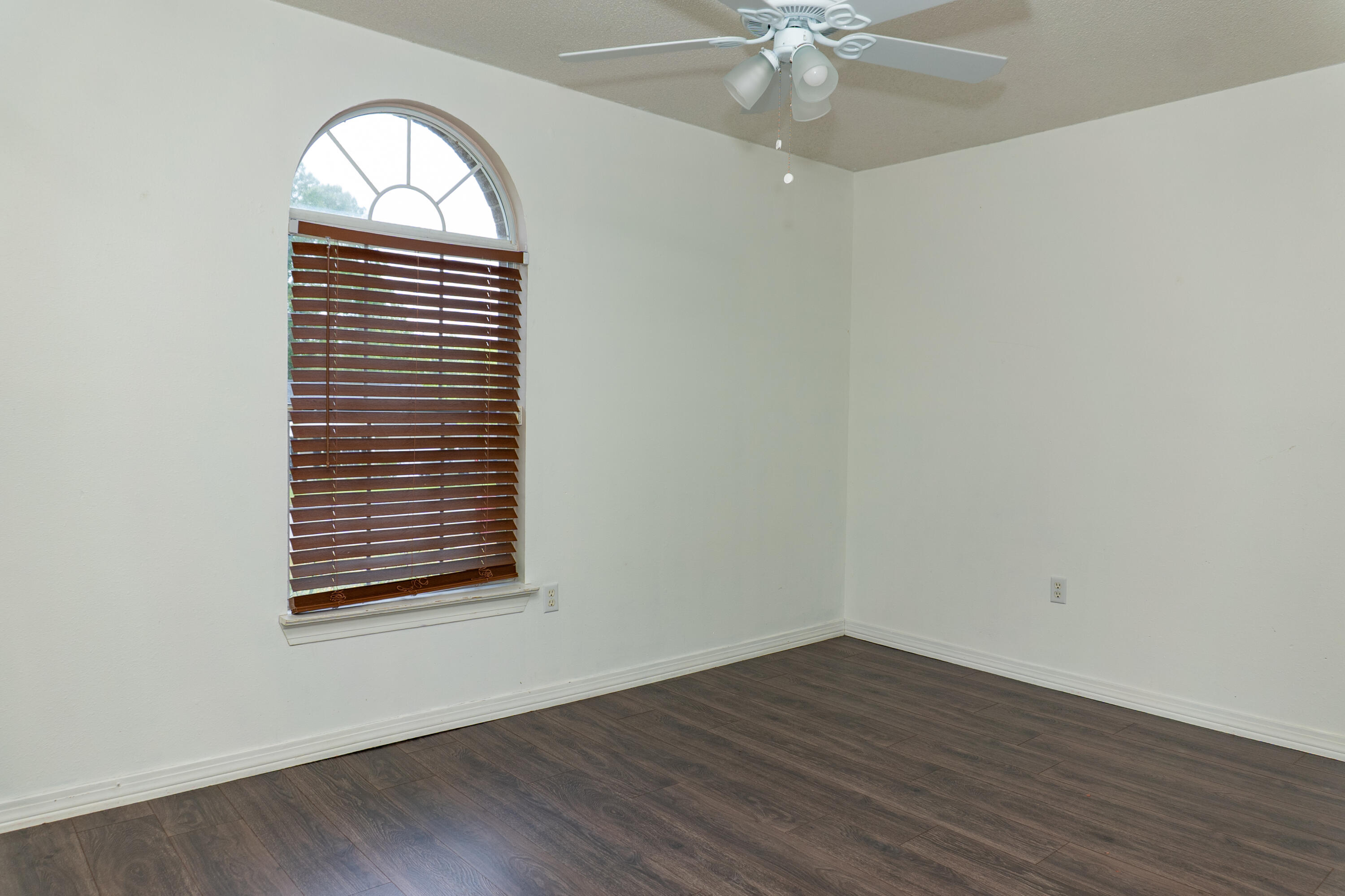 COUNTRYVIEW ESTATES 1ST ADDN - Residential Lease