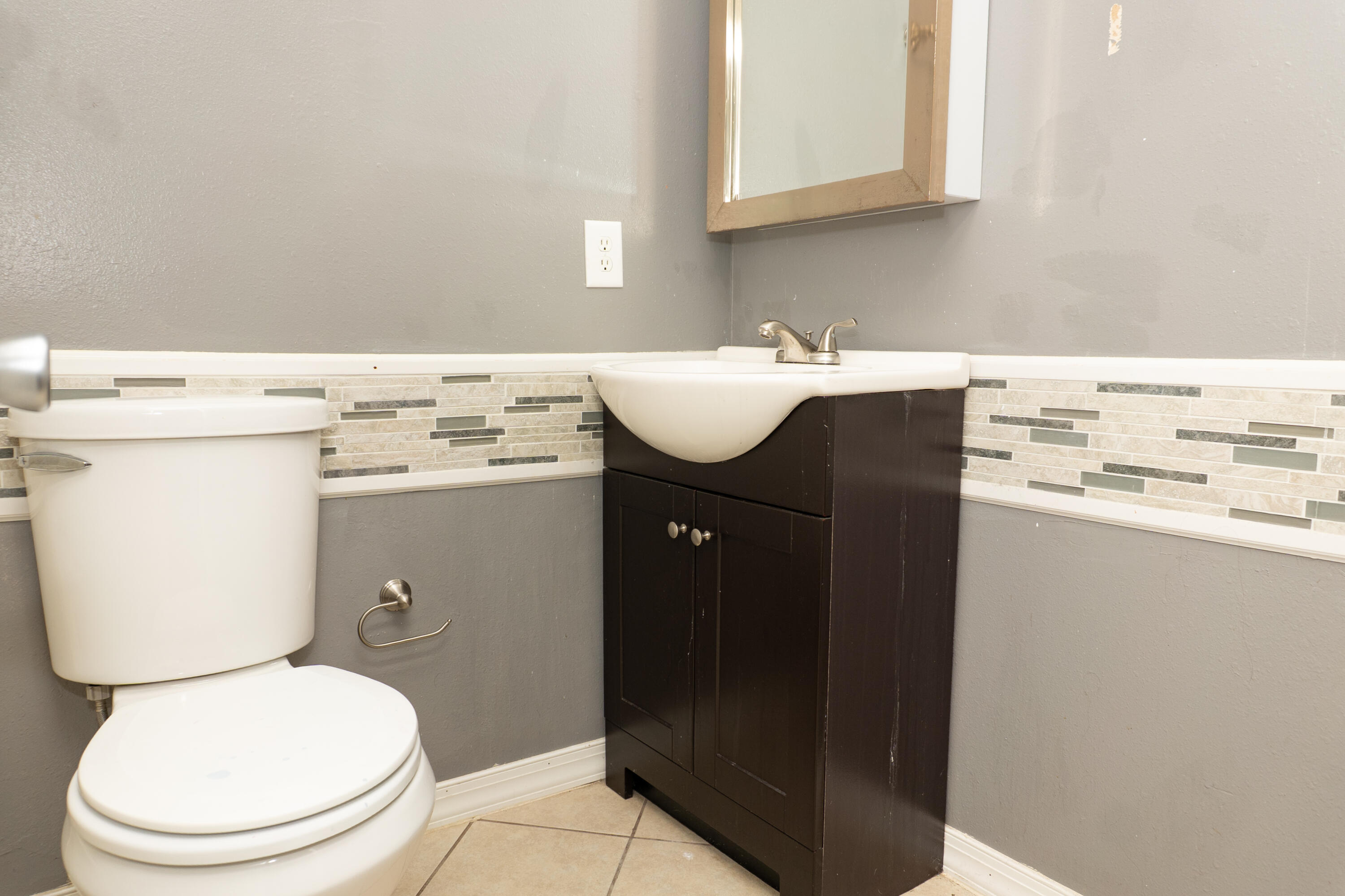 COUNTRYVIEW ESTATES 1ST ADDN - Residential Lease