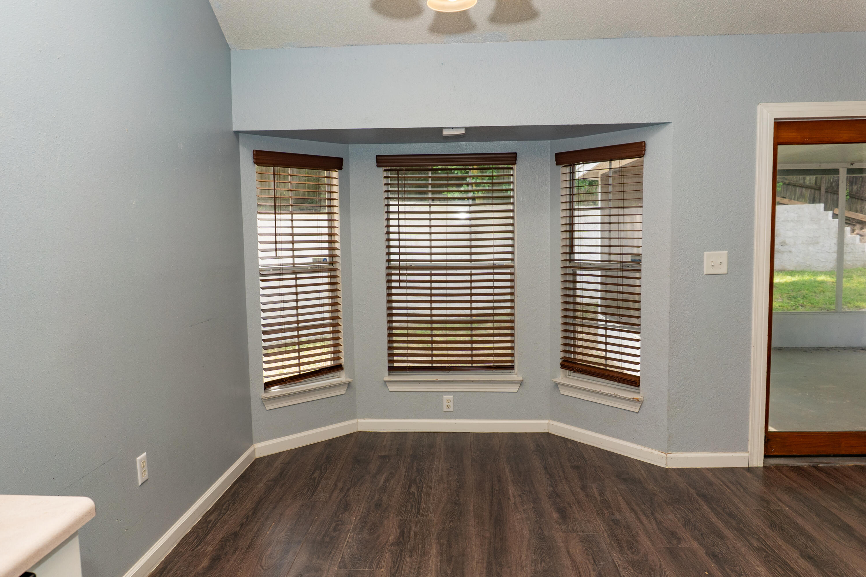 COUNTRYVIEW ESTATES 1ST ADDN - Residential Lease