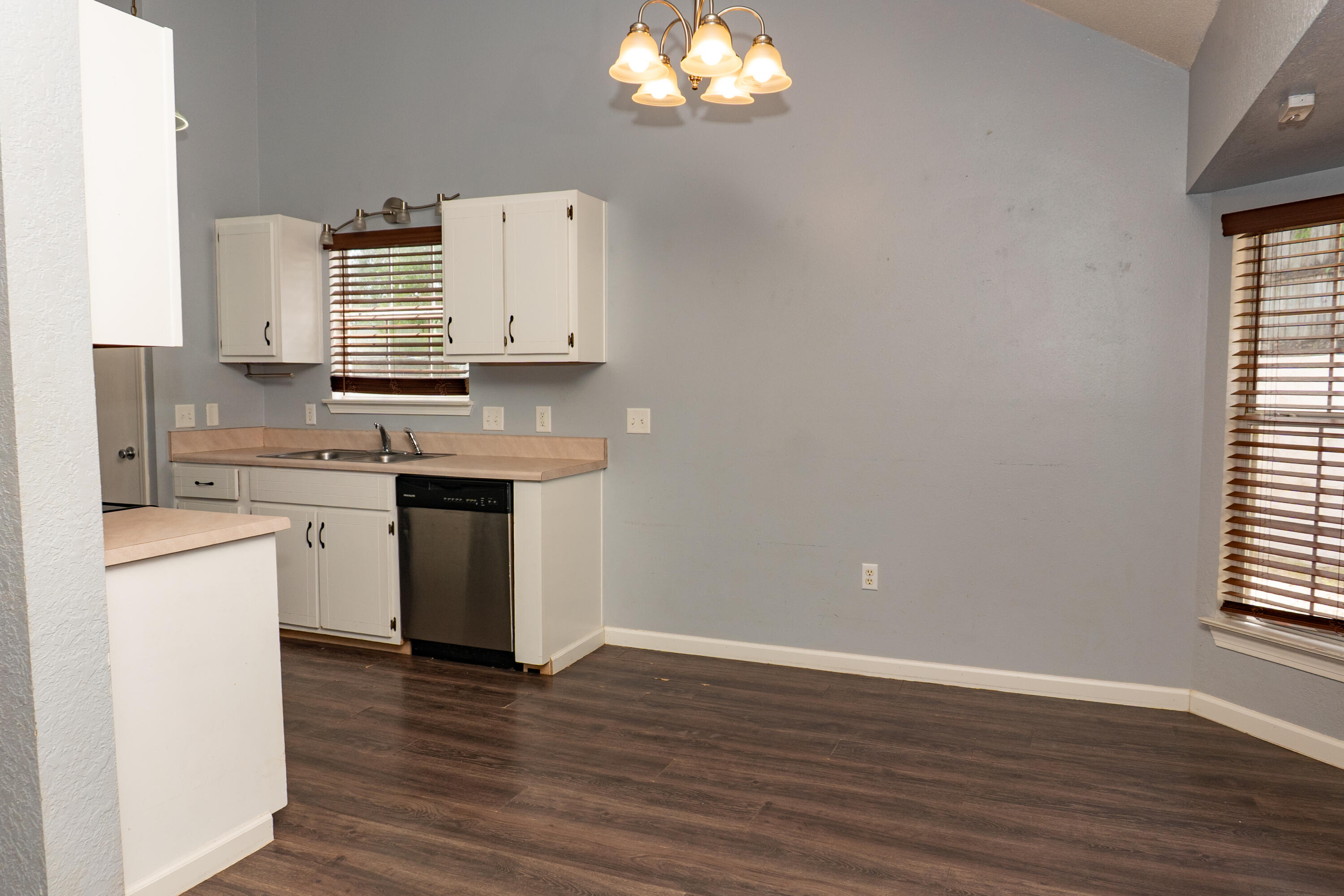 COUNTRYVIEW ESTATES 1ST ADDN - Residential Lease