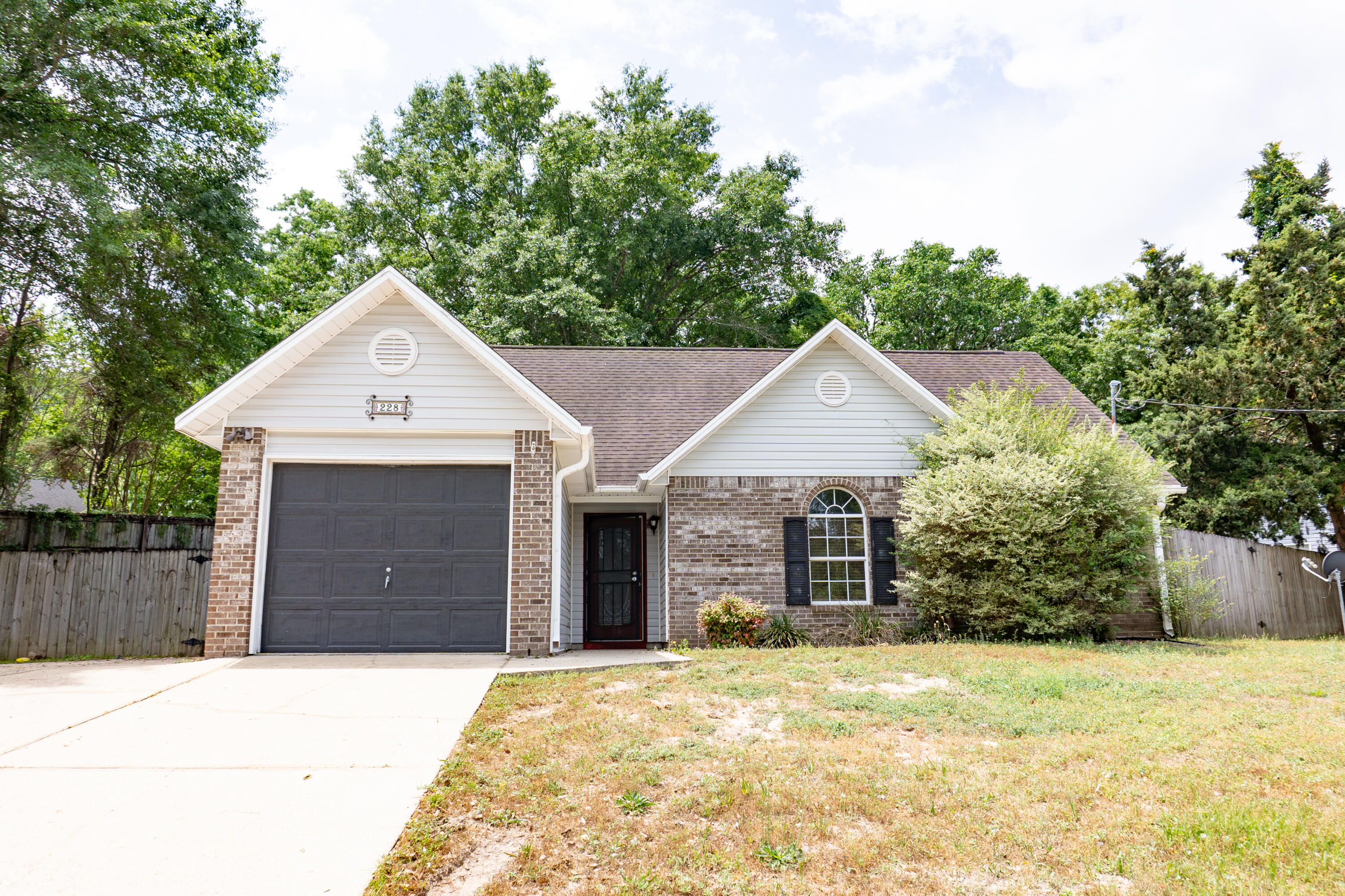 COUNTRYVIEW ESTATES 1ST ADDN - Residential Lease