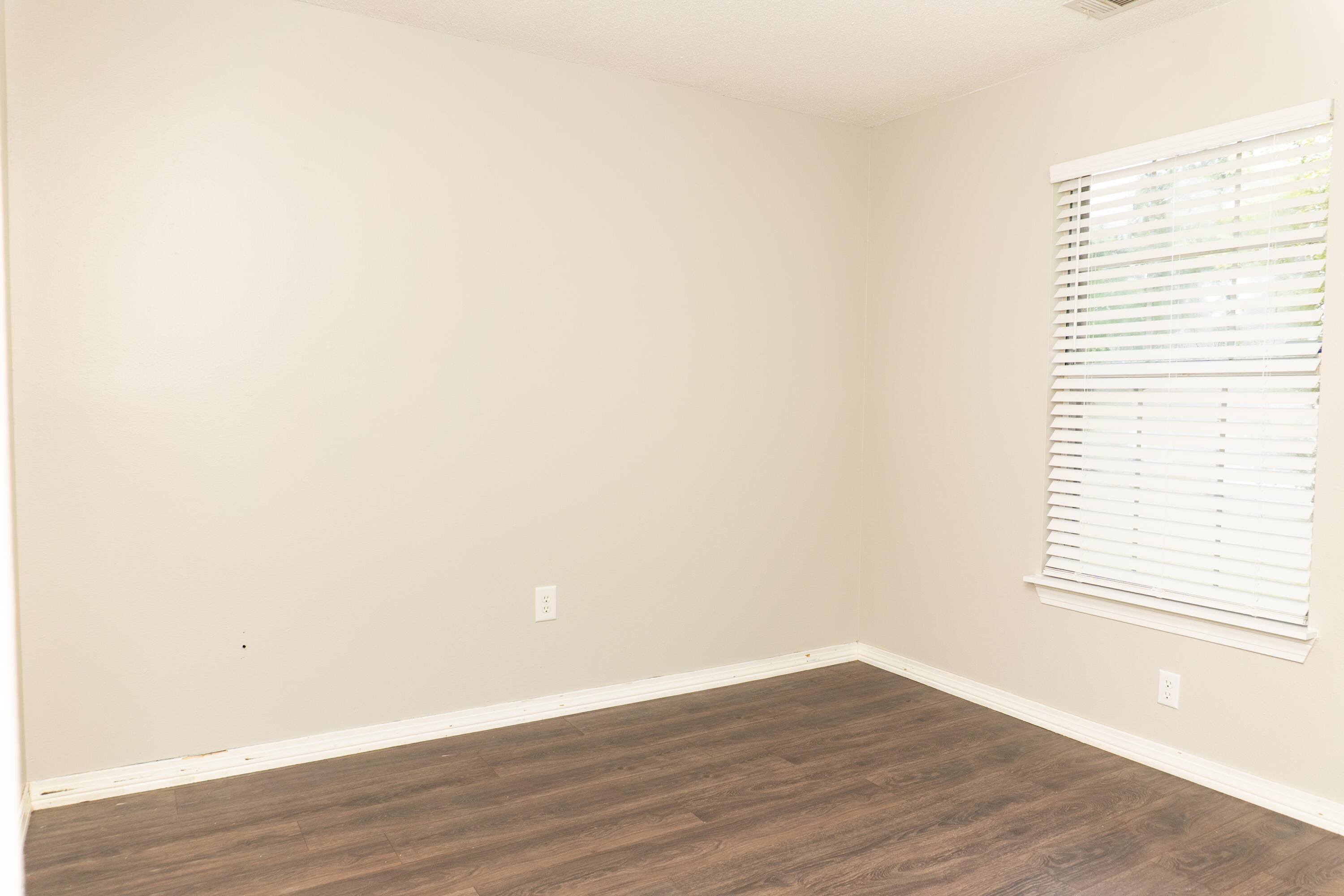 COUNTRYVIEW ESTATES 1ST ADDN - Residential Lease