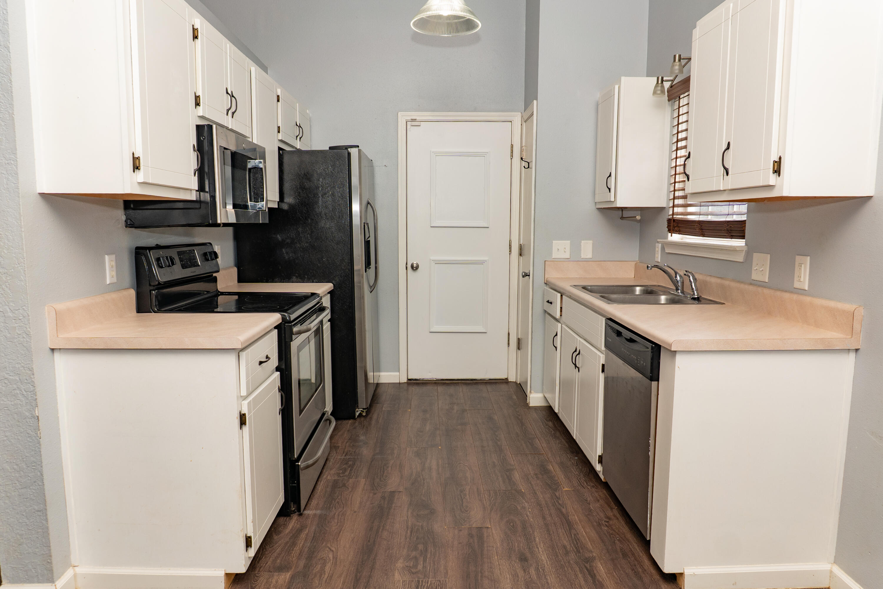 COUNTRYVIEW ESTATES 1ST ADDN - Residential Lease