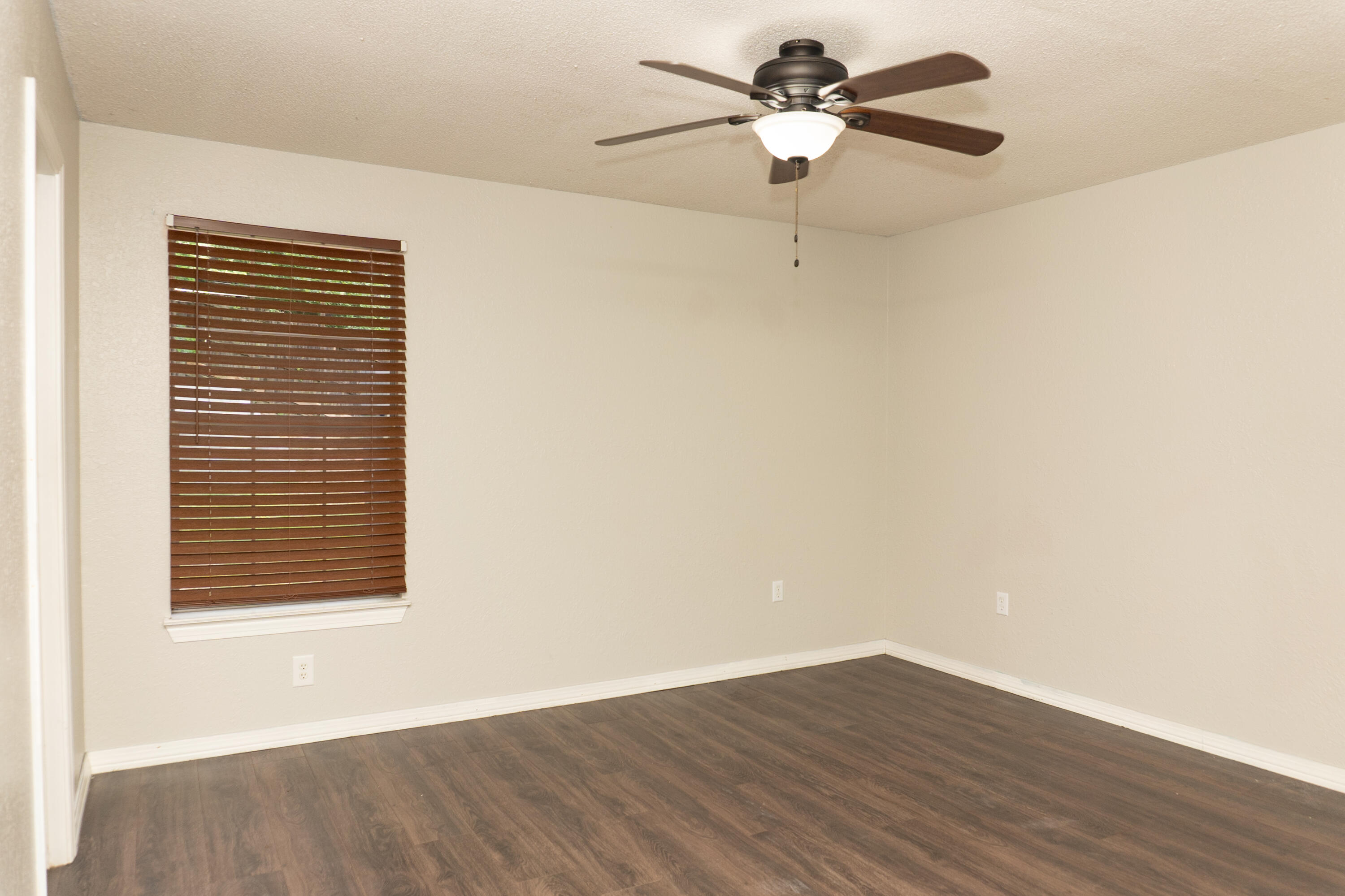 COUNTRYVIEW ESTATES 1ST ADDN - Residential Lease