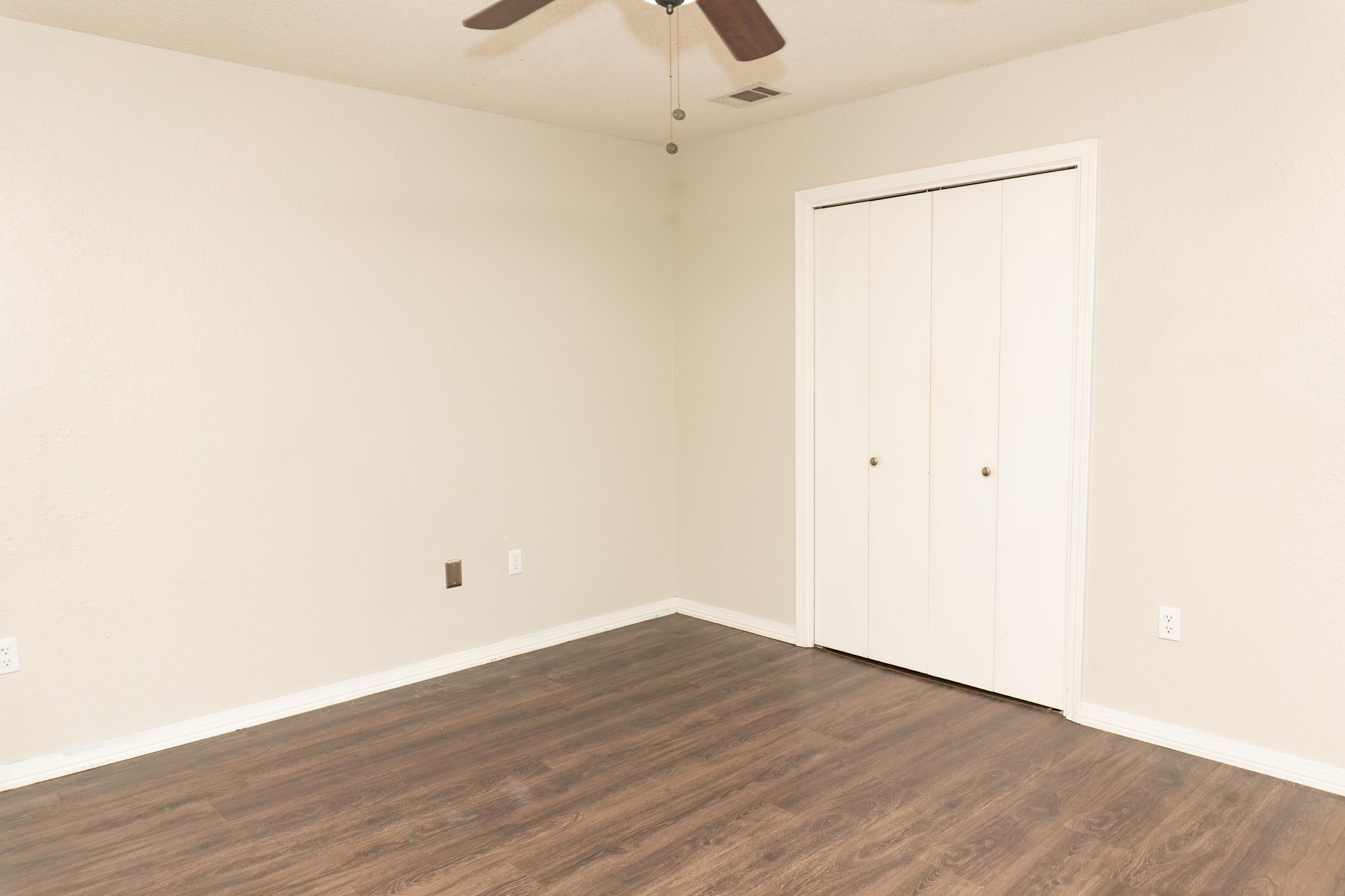 COUNTRYVIEW ESTATES 1ST ADDN - Residential Lease