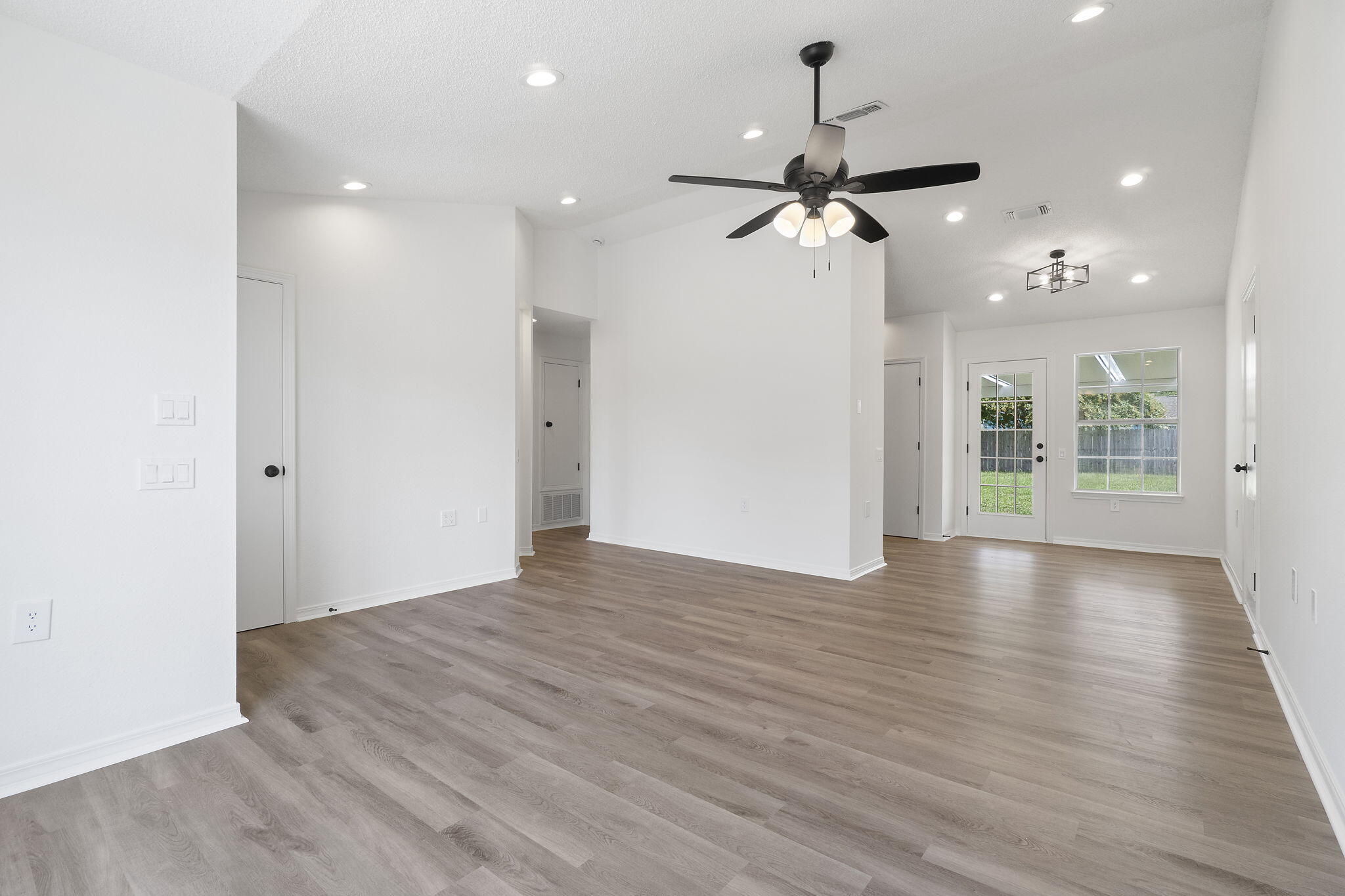 LIVE OAK - Residential