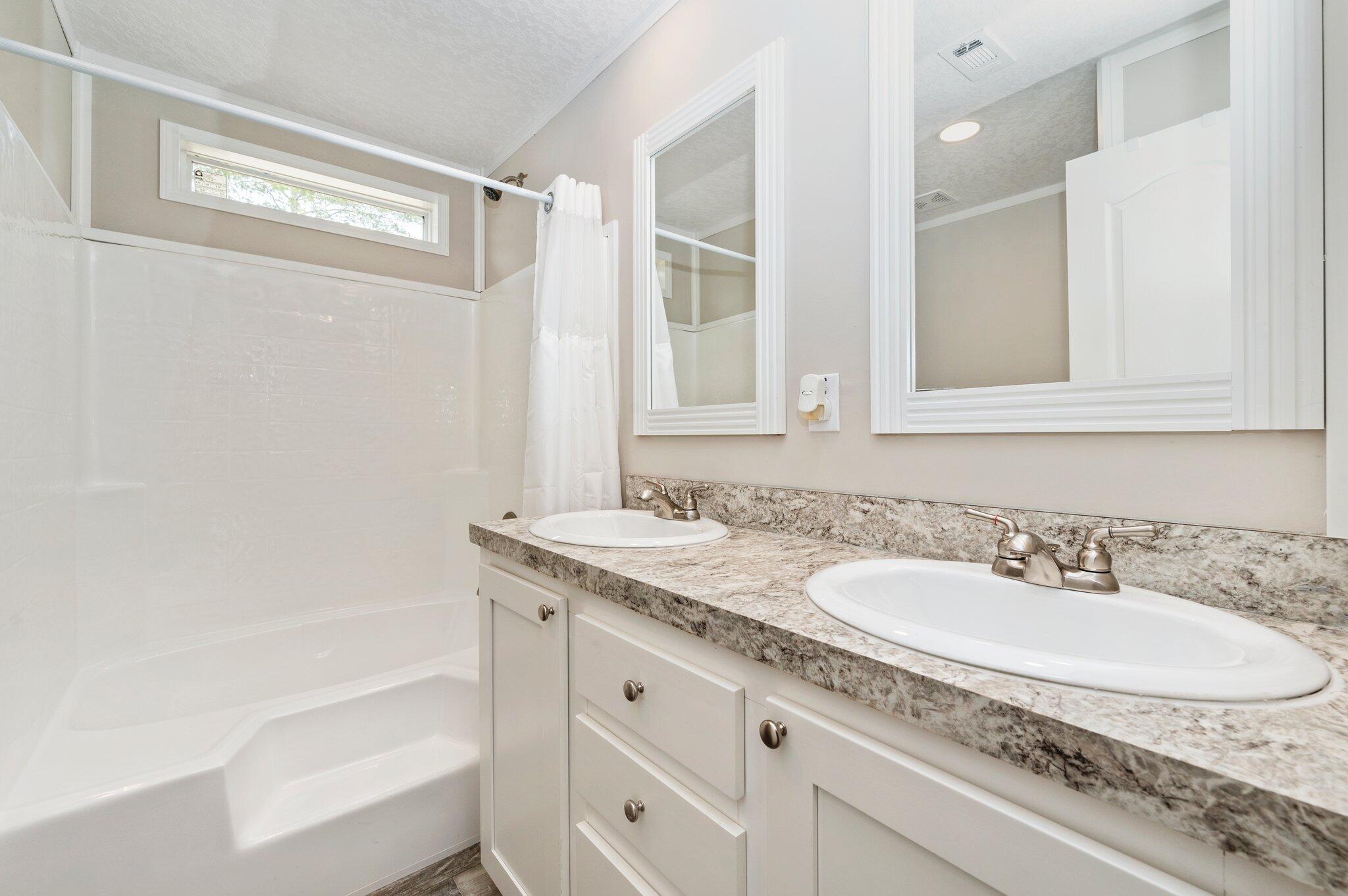 COUNTRY CLUB MANOR EAST - Residential