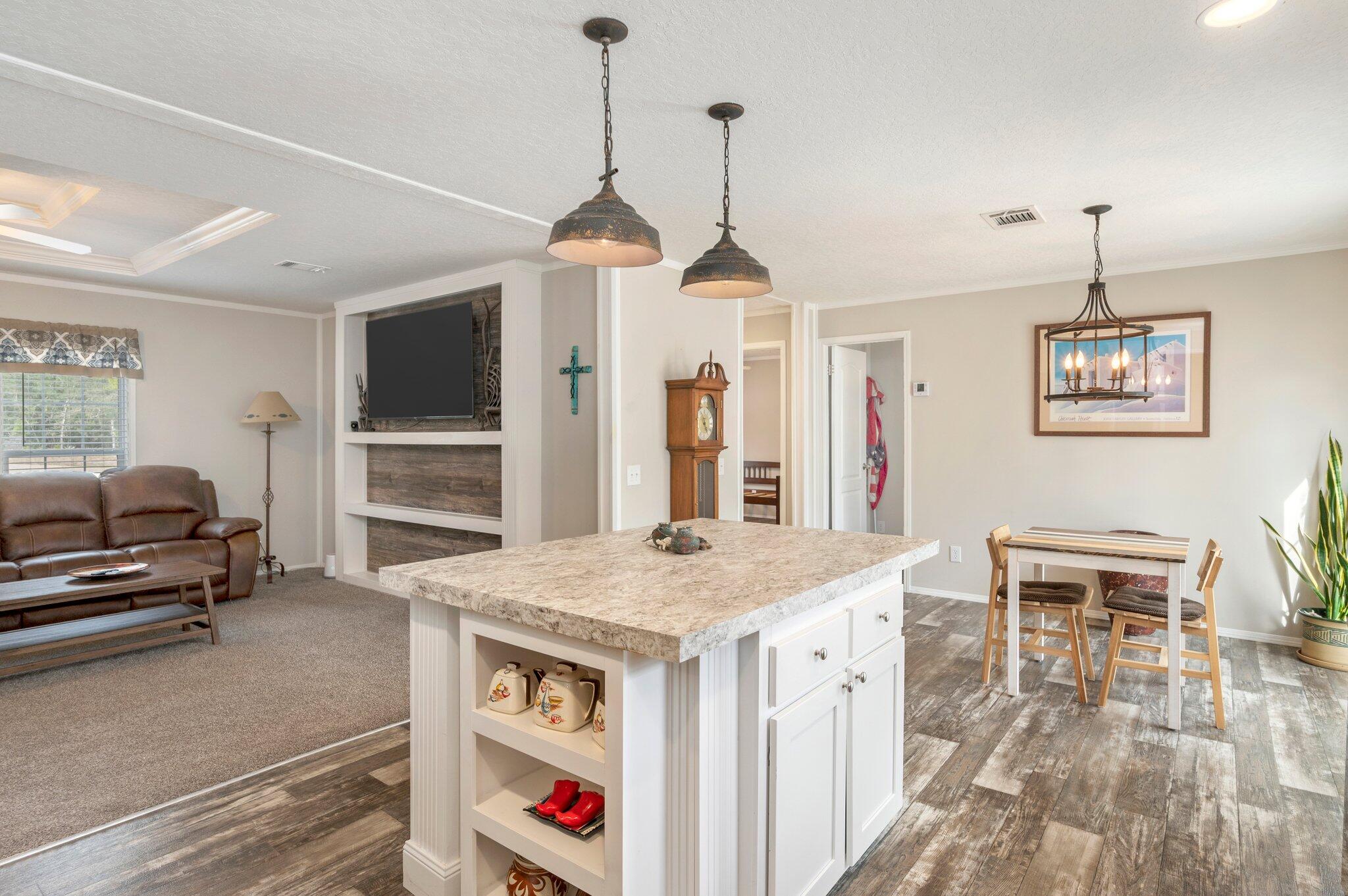 COUNTRY CLUB MANOR EAST - Residential