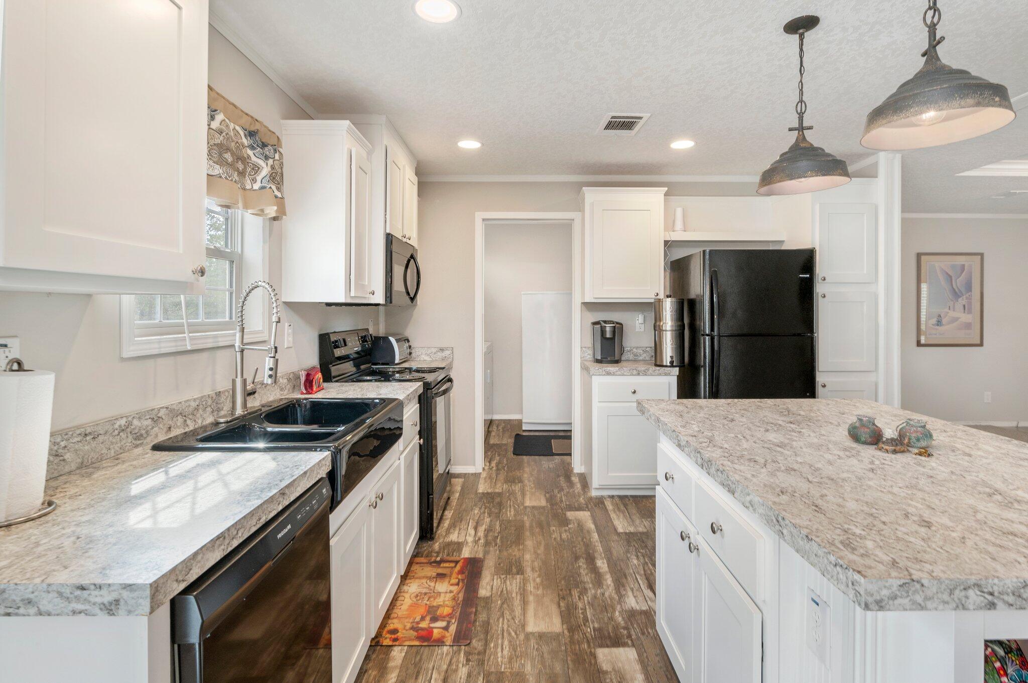 COUNTRY CLUB MANOR EAST - Residential