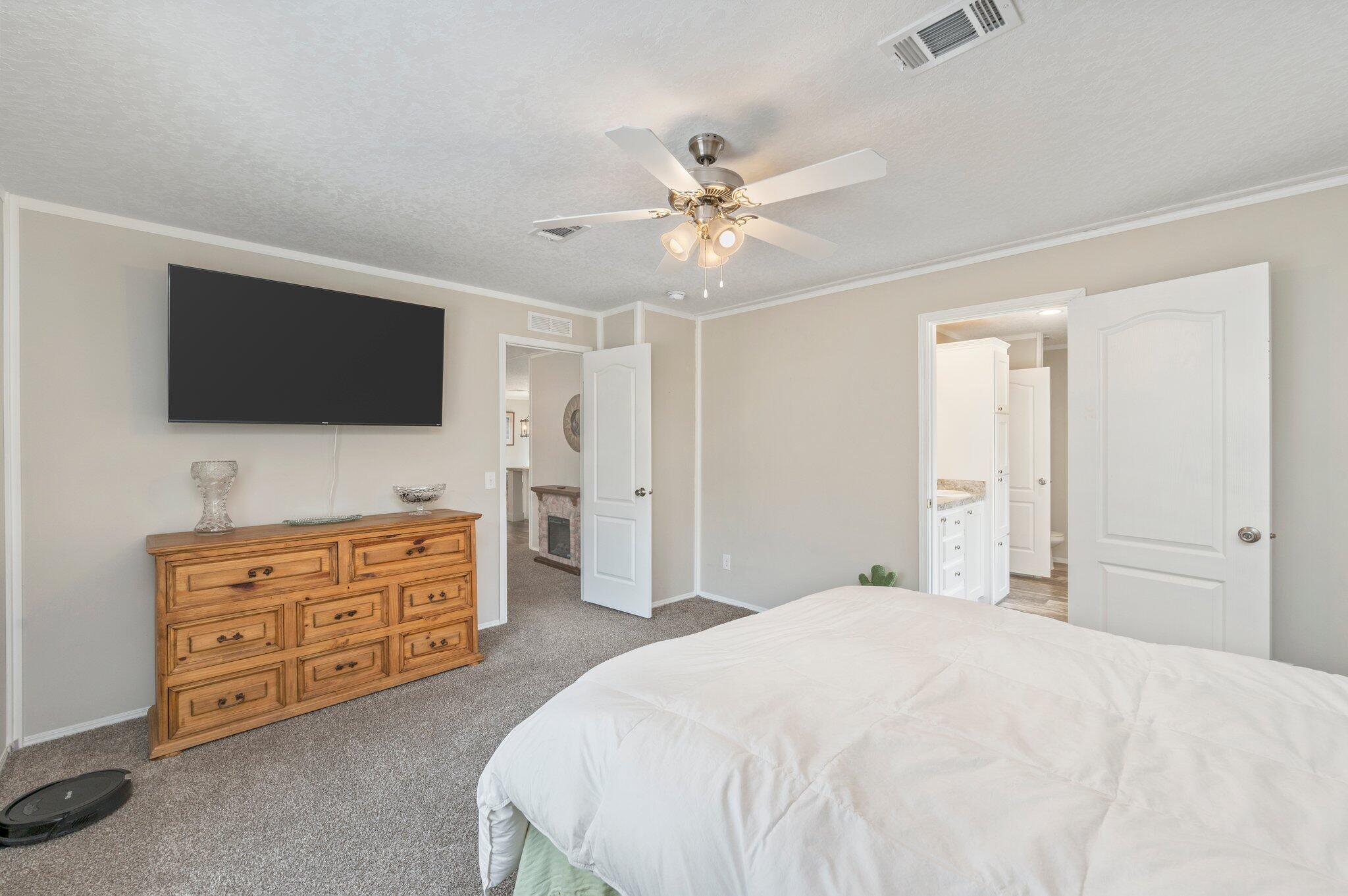 COUNTRY CLUB MANOR EAST - Residential