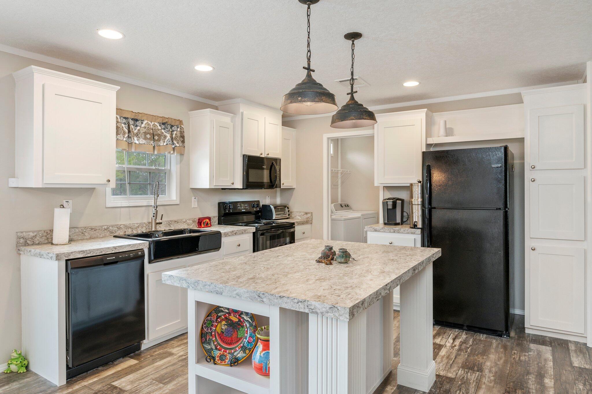 COUNTRY CLUB MANOR EAST - Residential