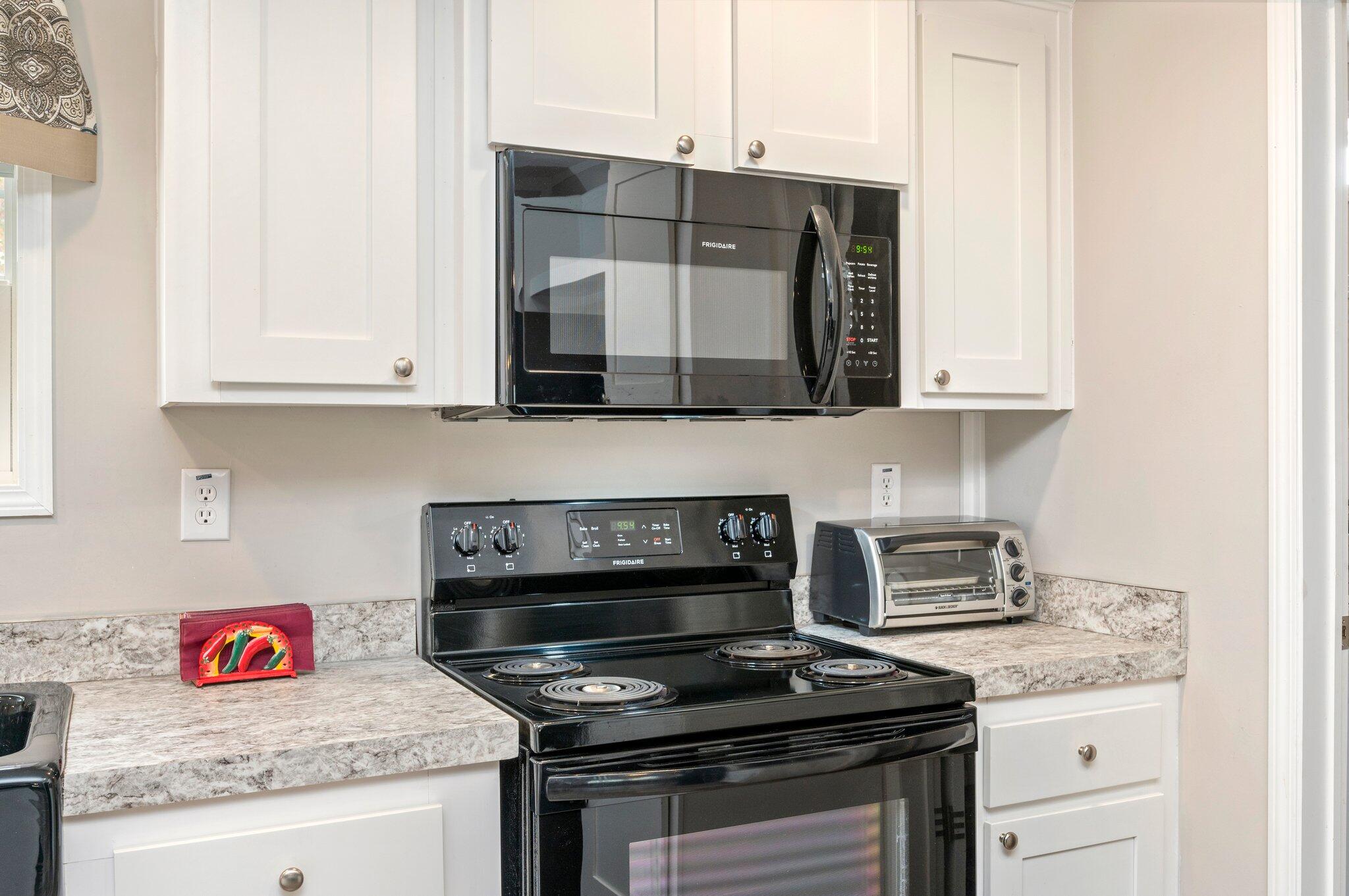 COUNTRY CLUB MANOR EAST - Residential