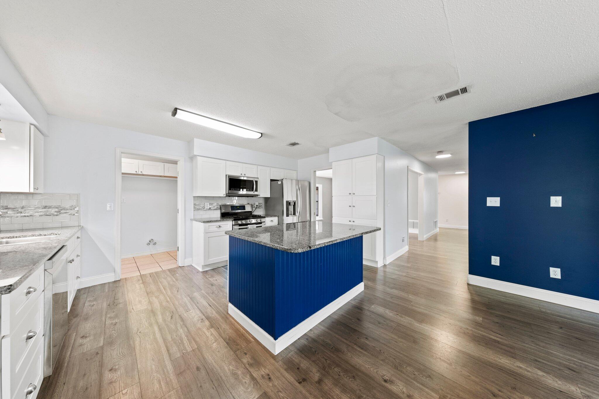 SANTA ROSA SHORES - Residential