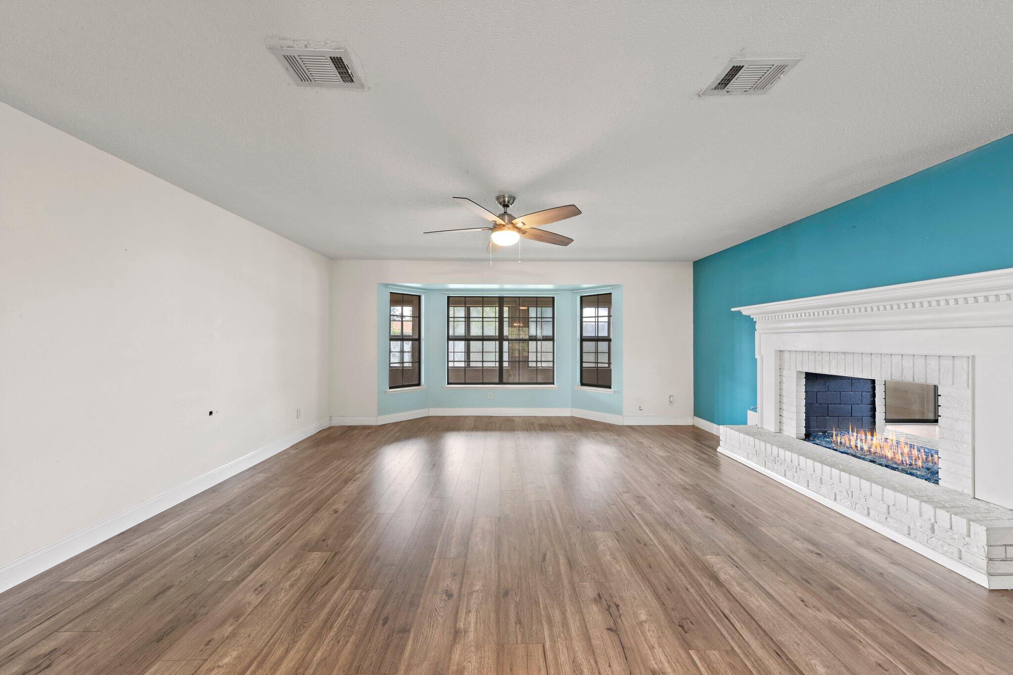 SANTA ROSA SHORES - Residential