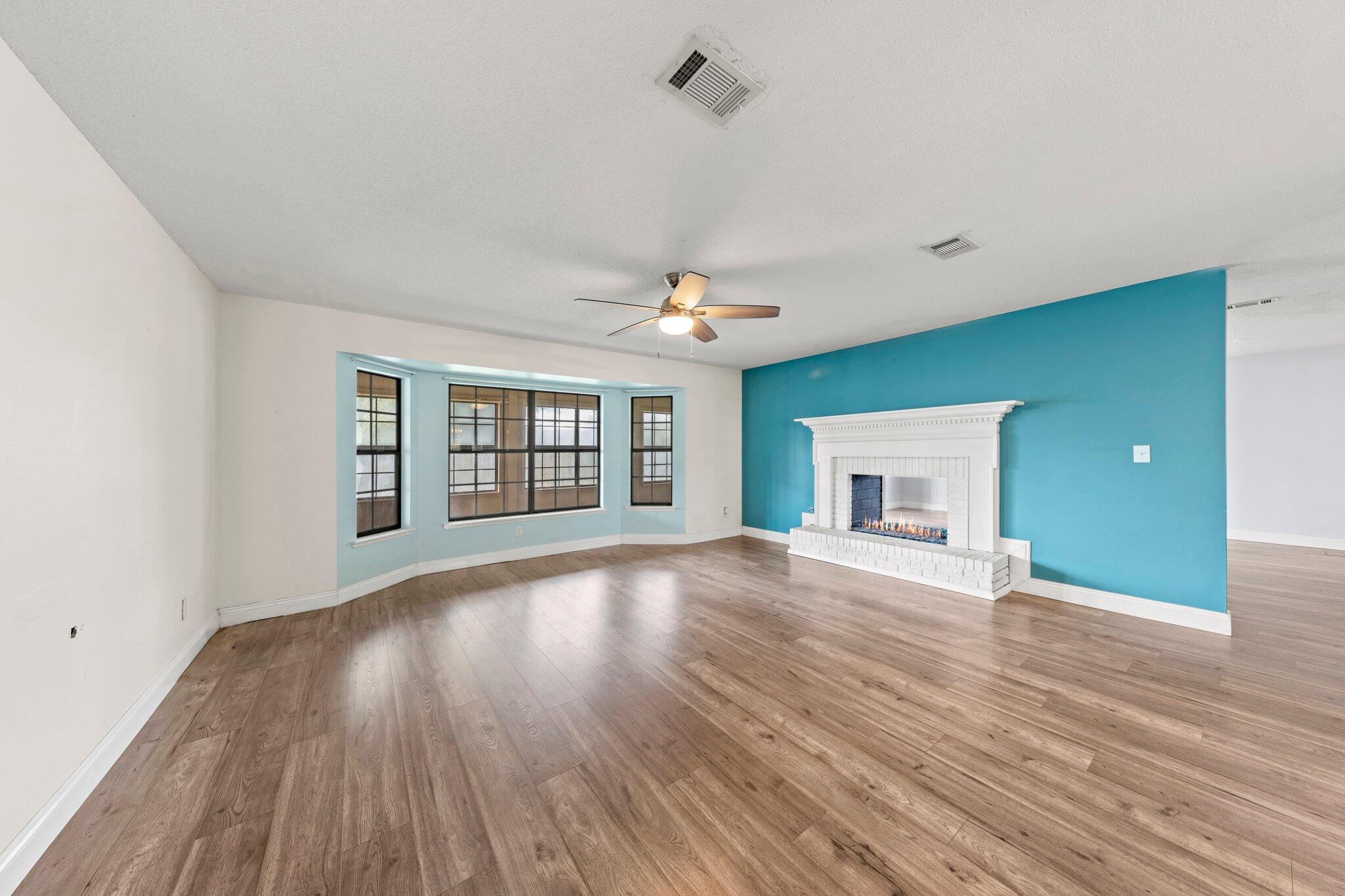 SANTA ROSA SHORES - Residential