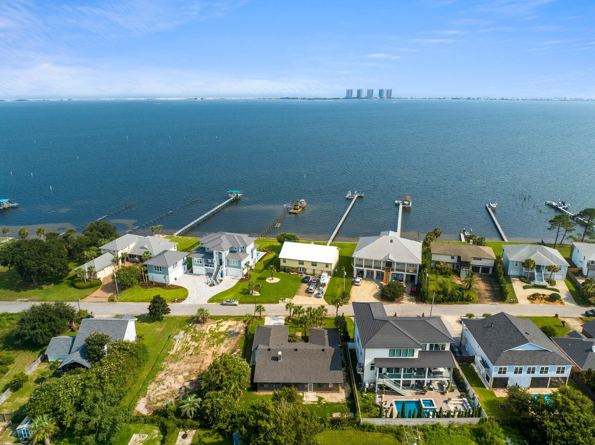 SANTA ROSA SHORES - Residential