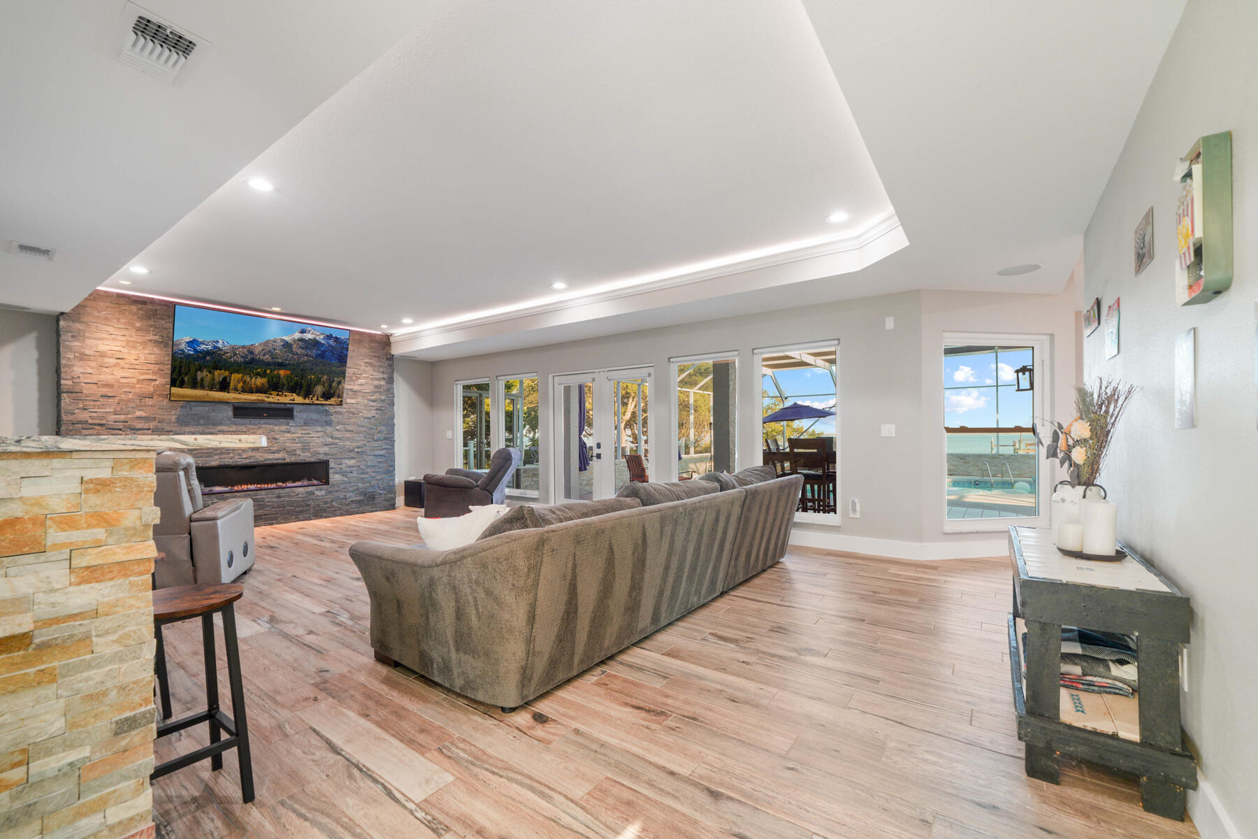 SOUTH RNG 25 WATER - Residential