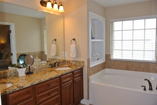 DUGGAN POND ESTATES - Residential Lease