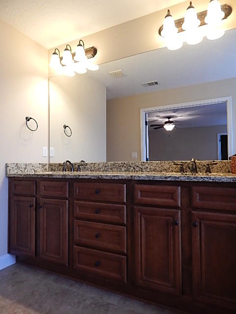 DUGGAN POND ESTATES - Residential Lease