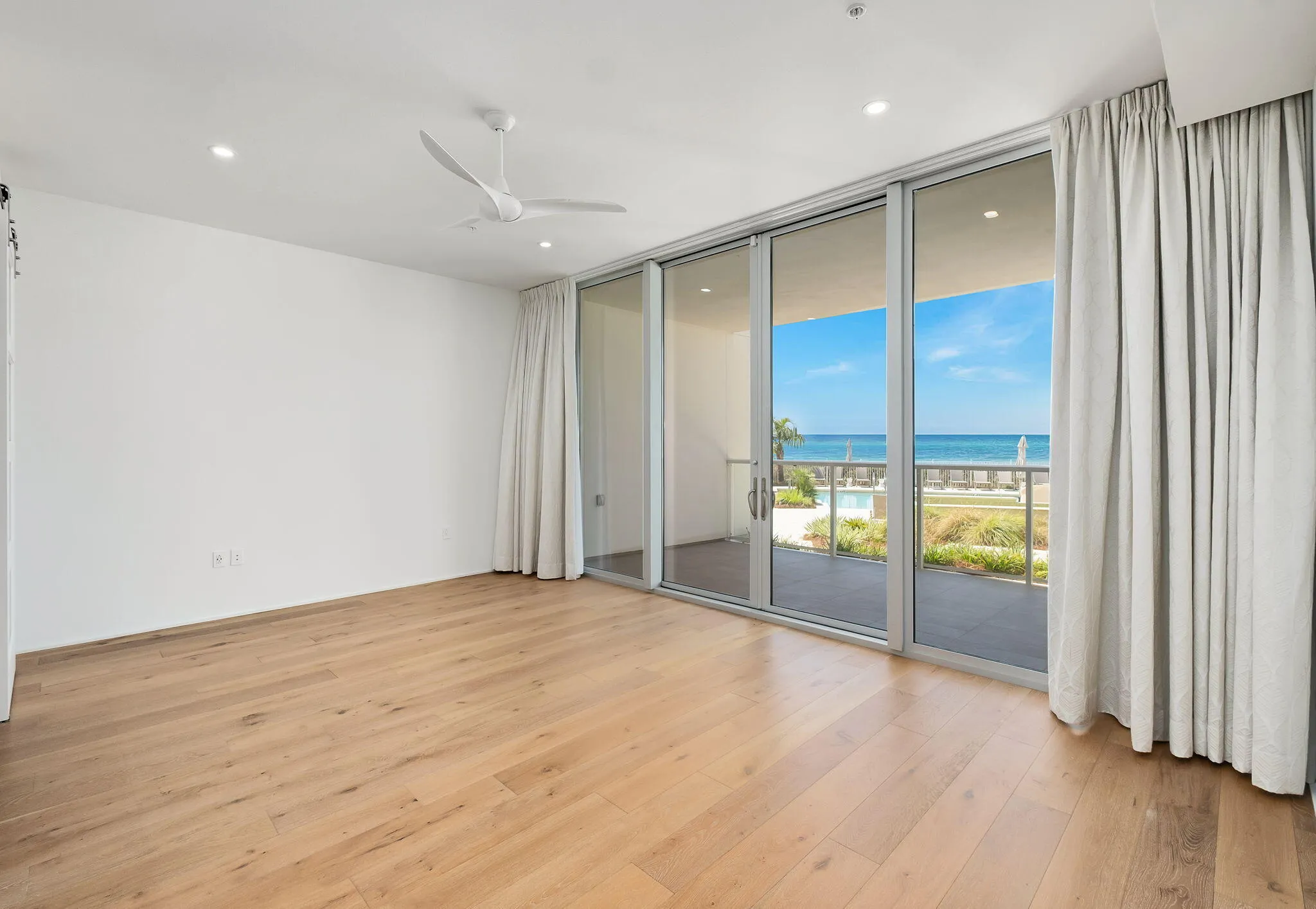 Santa Rosa Beach, Florida 32459, United States, 4 Bedrooms Bedrooms, ,5 BathroomsBathrooms,Residential,Pending,212253