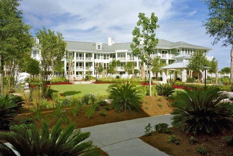 FULLY FURNISHED WITH ALL UTILITIES INCLUDED!! This studio unit is located in the heart of the Village of Baytowne Wharf within walking distance to great dining, shopping, and fun entertainment options. Available for a 6-month lease. Come relax and enjoy the resort lifestyle!