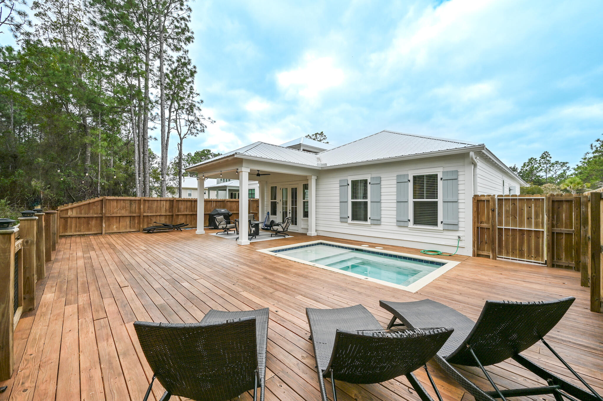 GULF SHORE MANOR - Residential