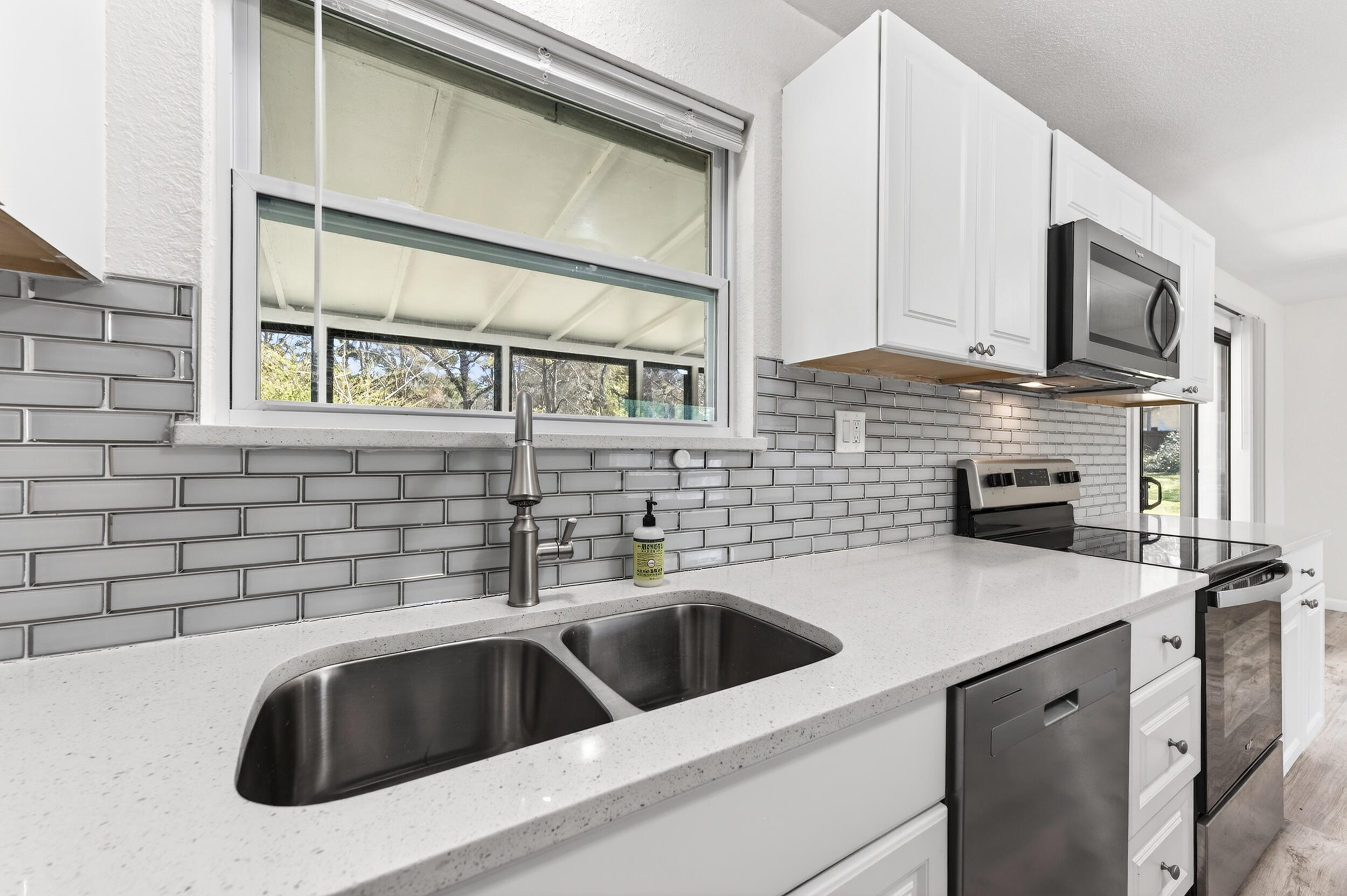 TEN LAKE ESTATES UNIT 1 - Residential