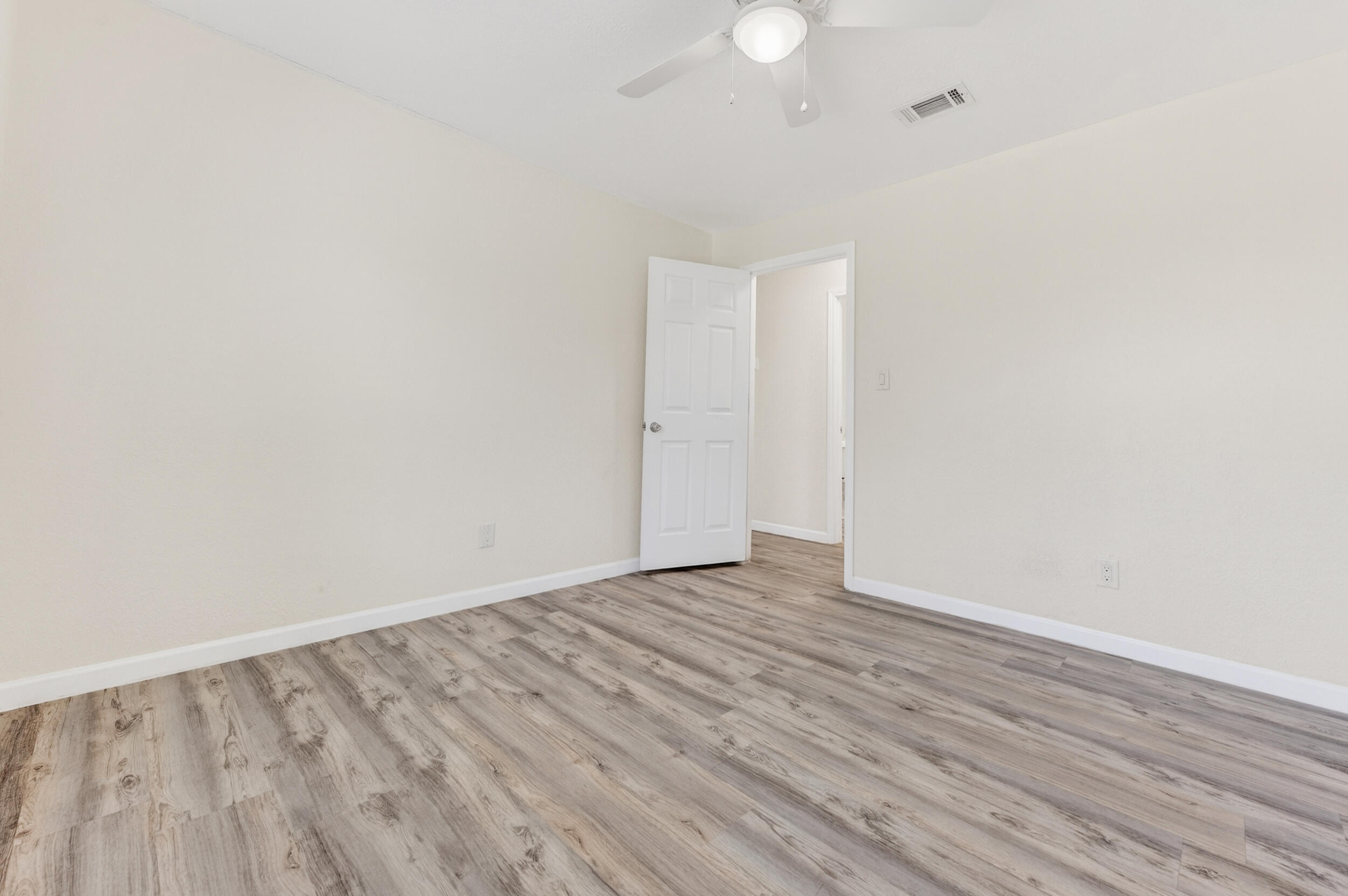 TEN LAKE ESTATES UNIT 1 - Residential